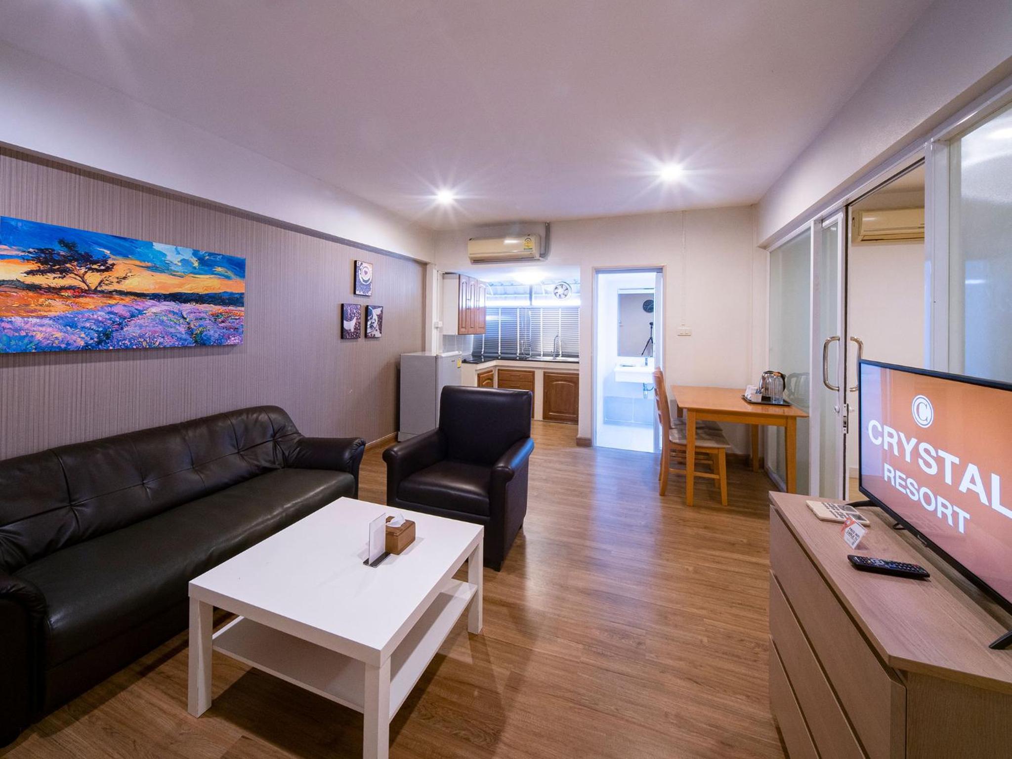 Suite - Photo 5