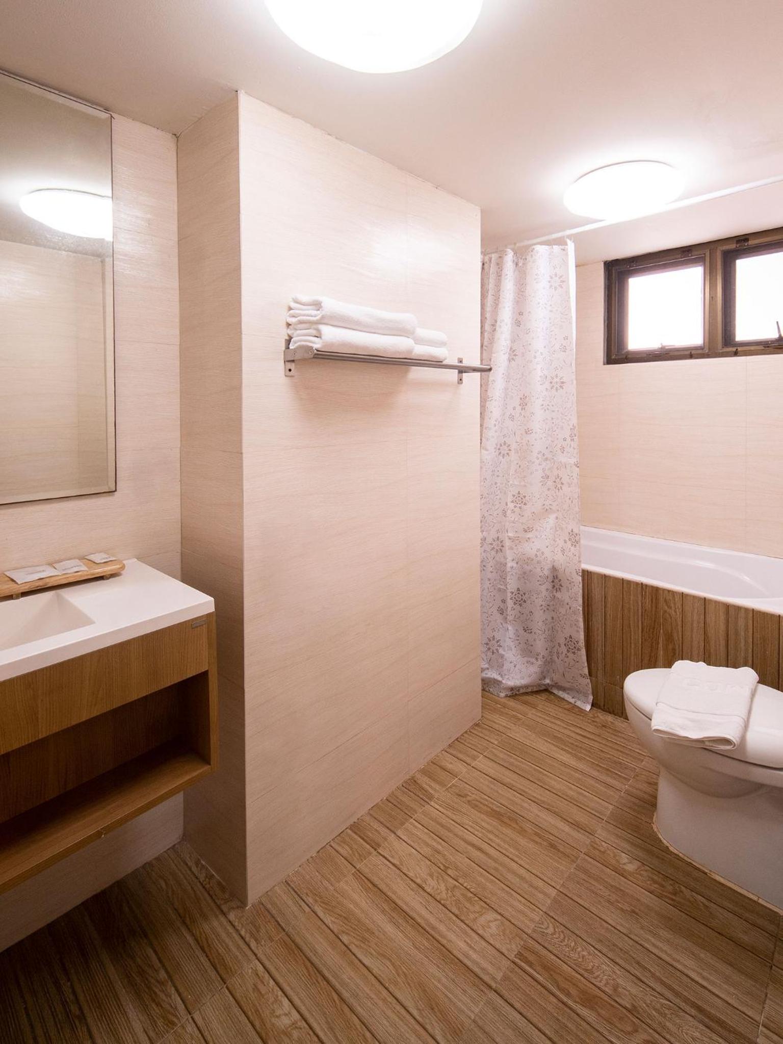 Suite - Photo 7