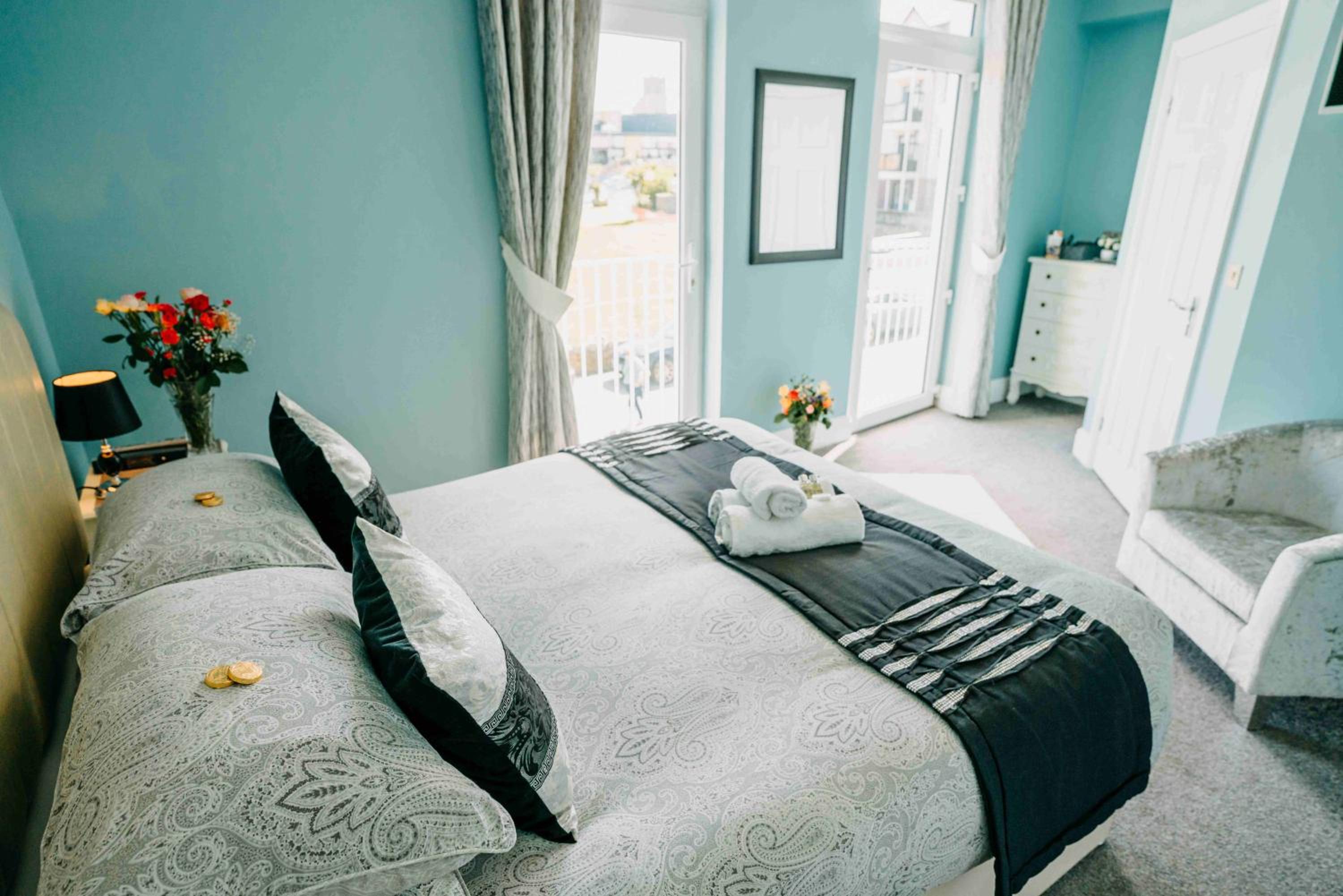 Standard Double Room with view and balcony - Photo 3