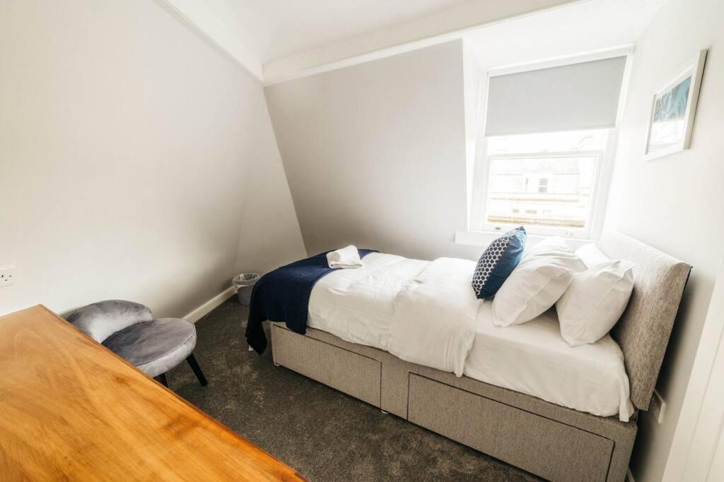 Four-Bedroom House photo 2