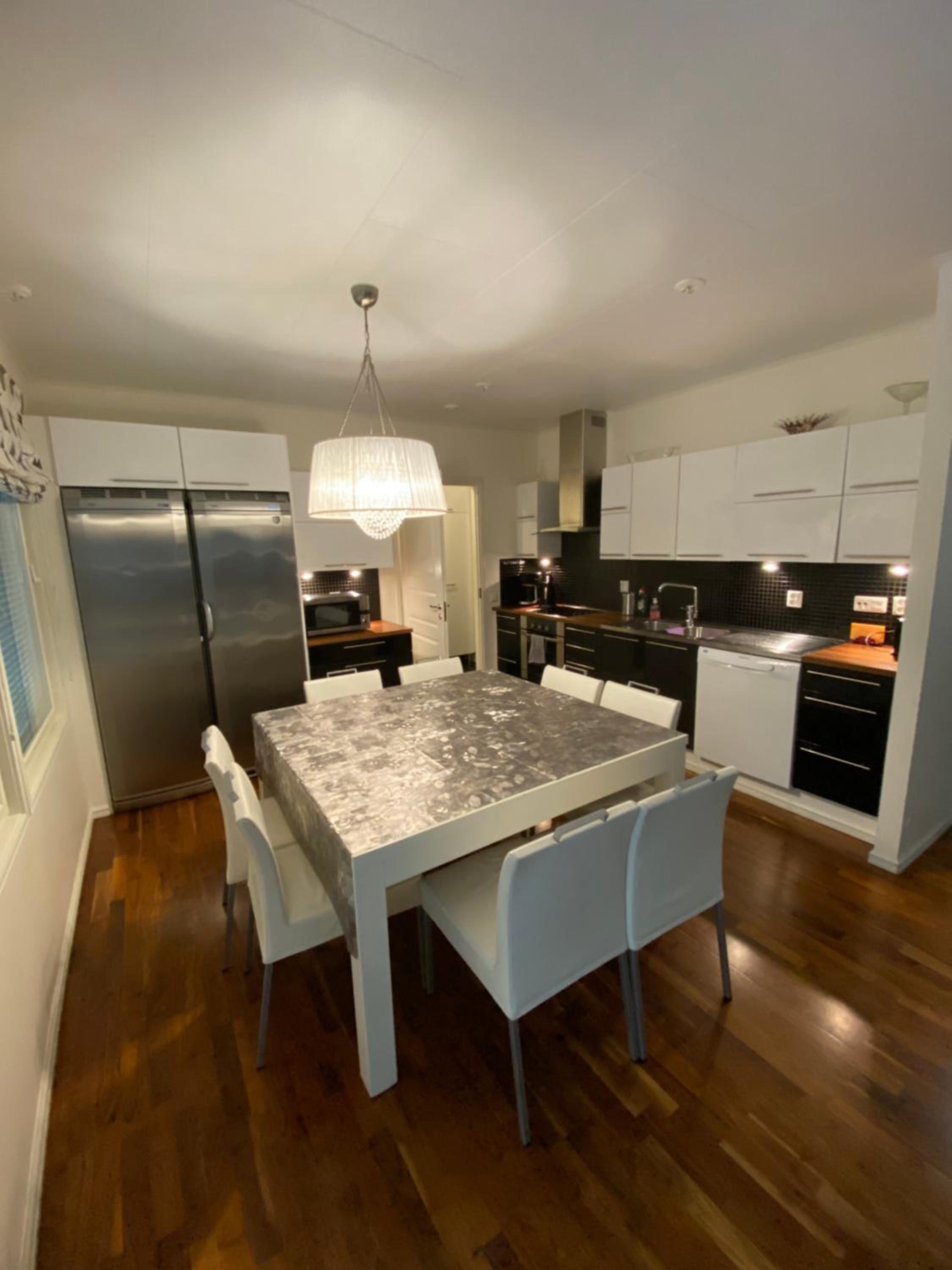Three-Bedroom Apartment - Photo 9