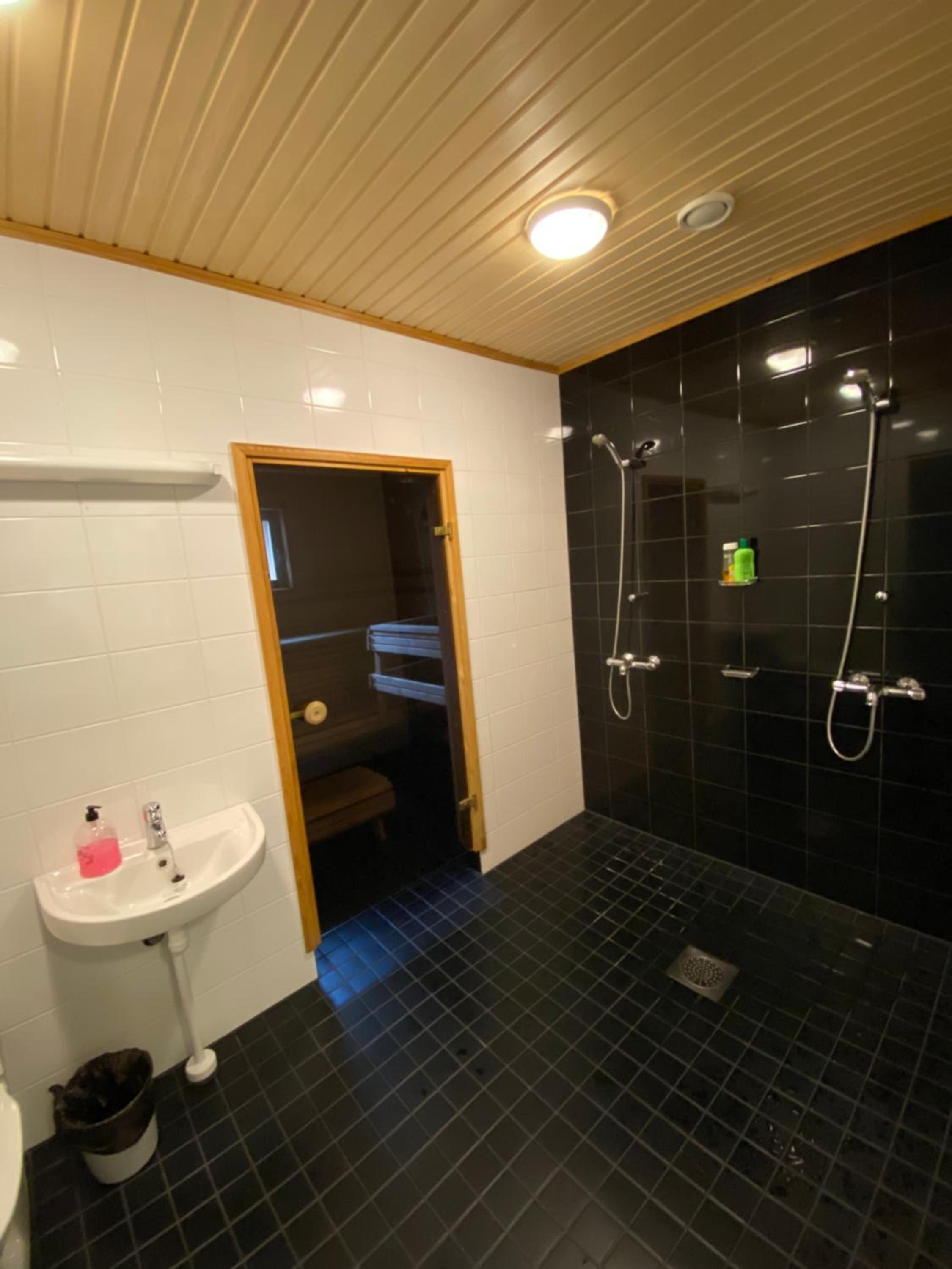 Three-Bedroom Apartment - Photo 11