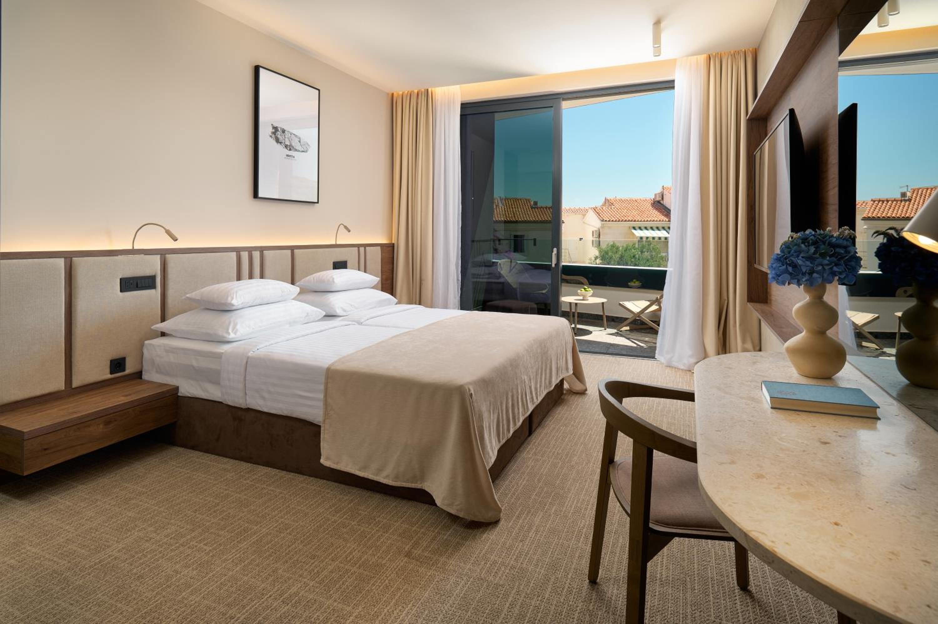 Superior Double or Twin Room with Side Sea View, Balcony - Photo 1