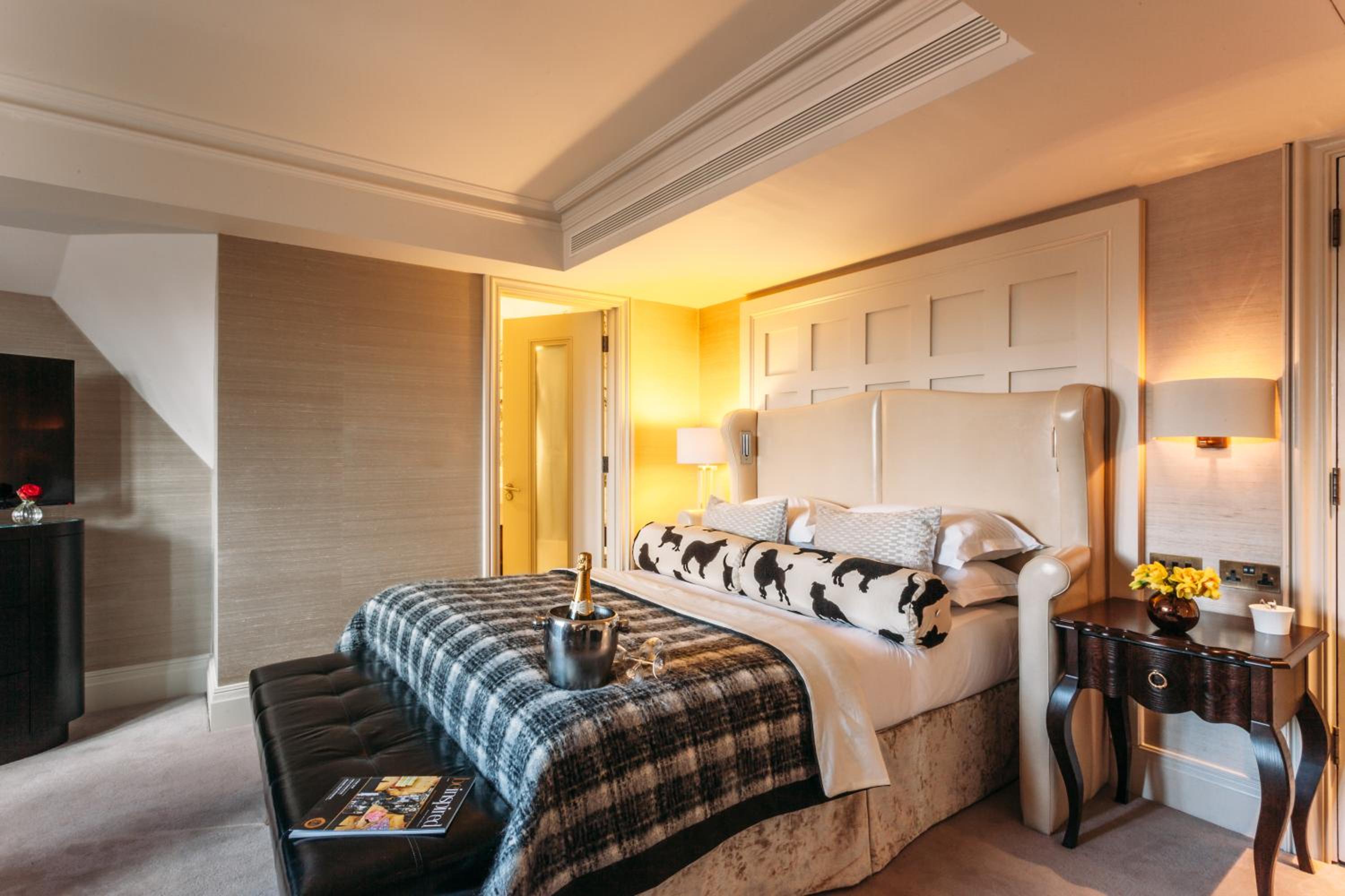 Deluxe King Room at 11 Cadogan Gardens photo 1