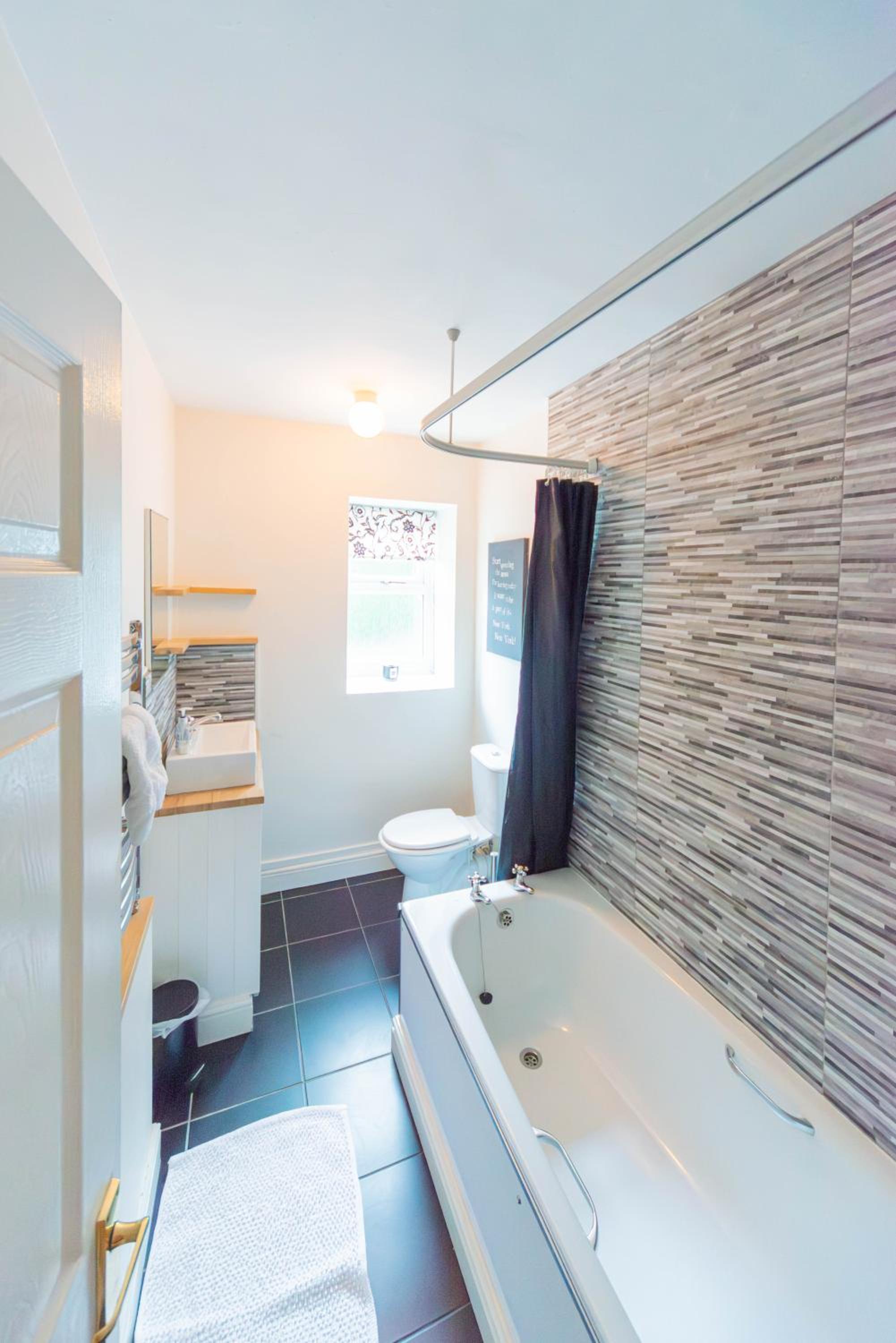 Four-Bedroom House - Photo 12
