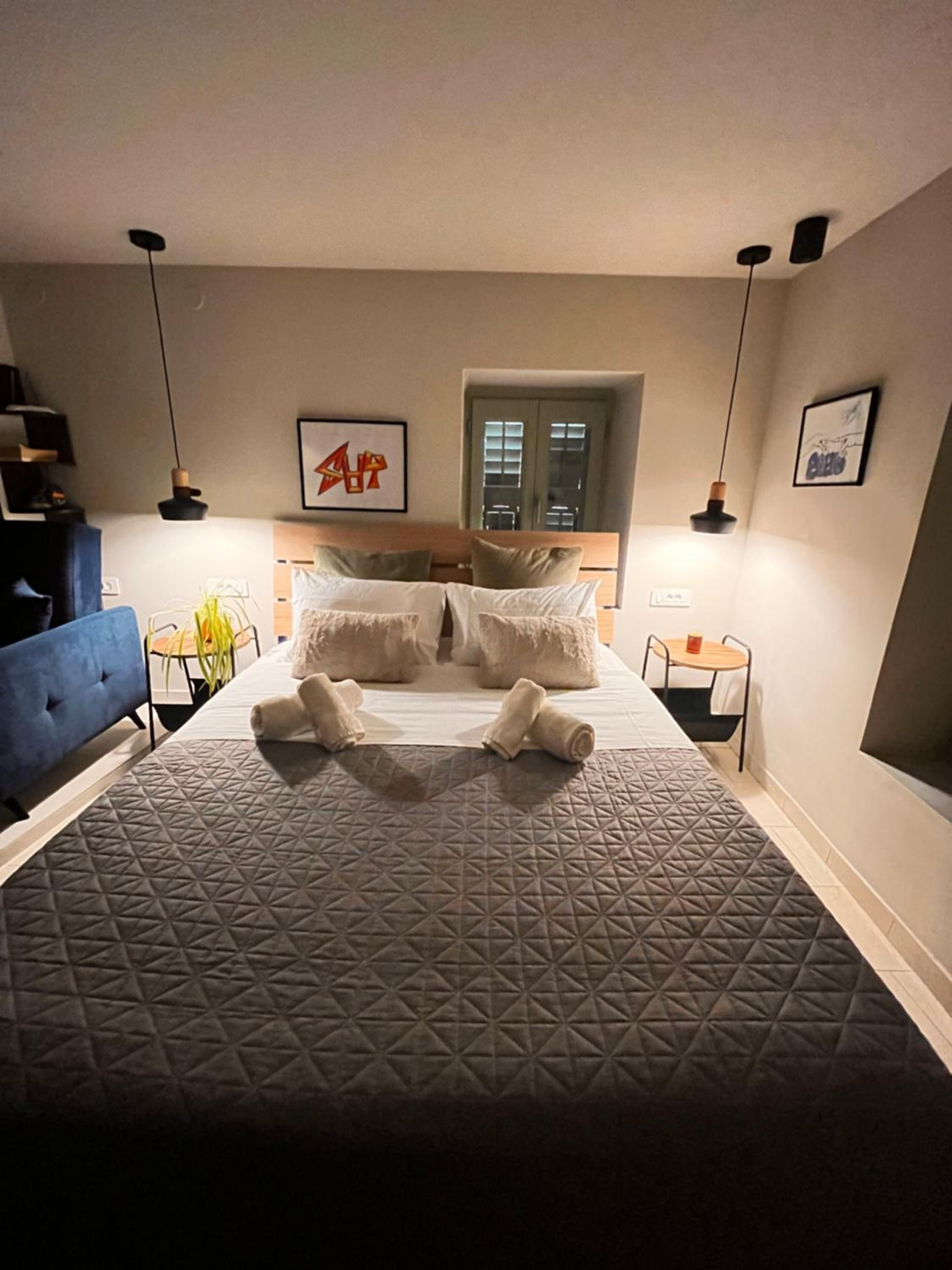 One-Bedroom House - Photo 2