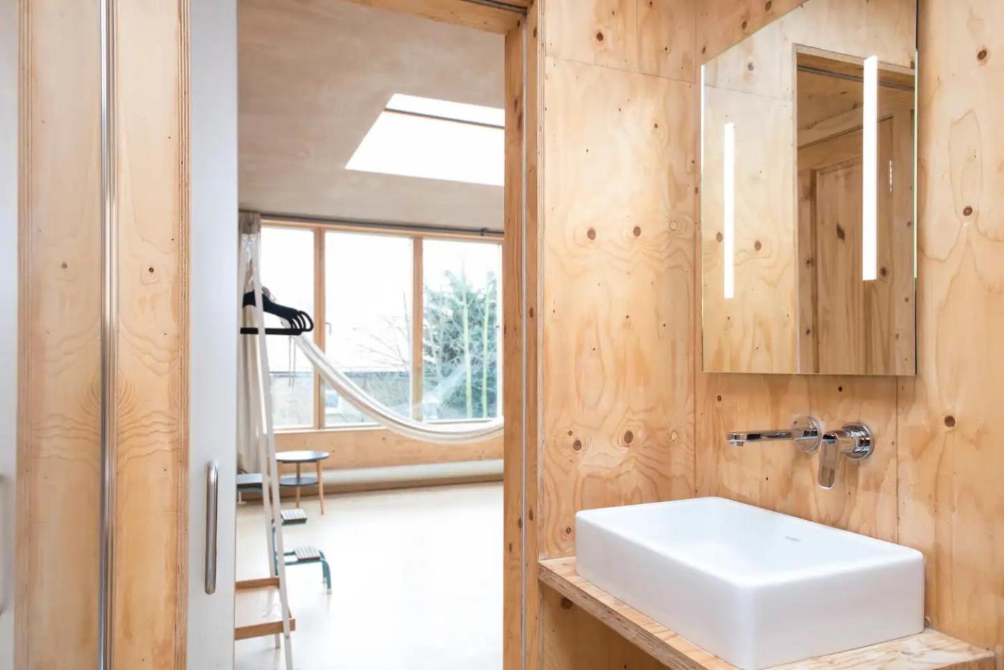Deluxe Double Room With Bath photo 3