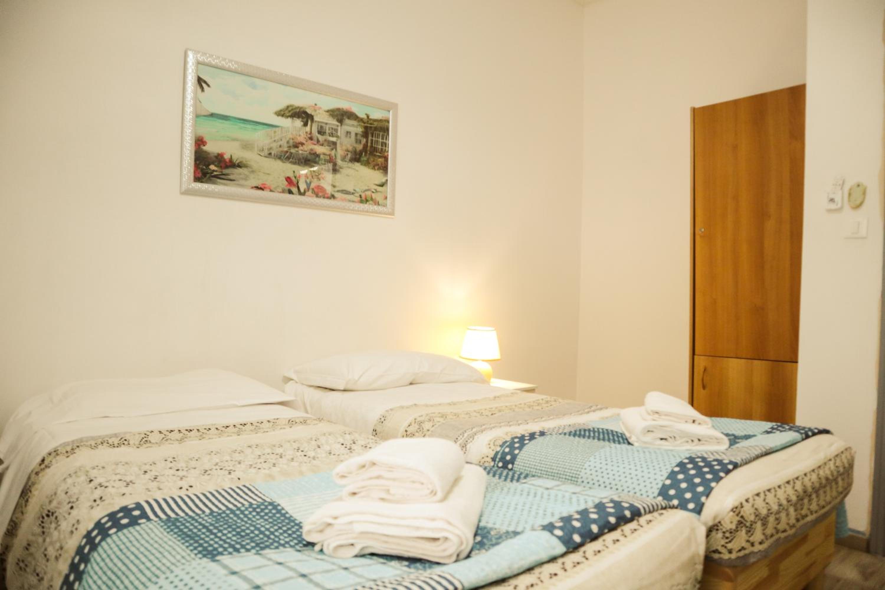 Large Double Room photo 1