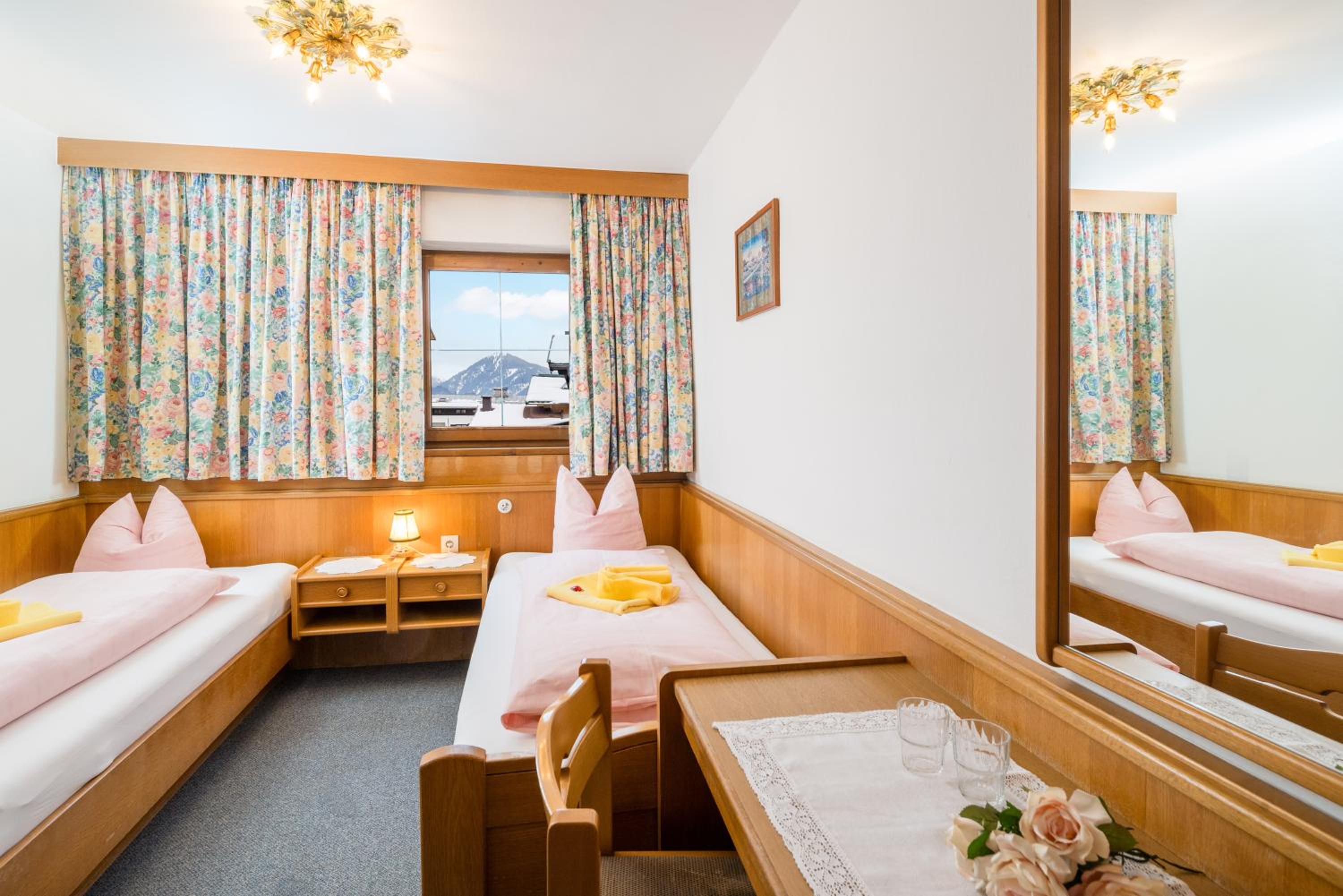 Twin Room - Photo 2
