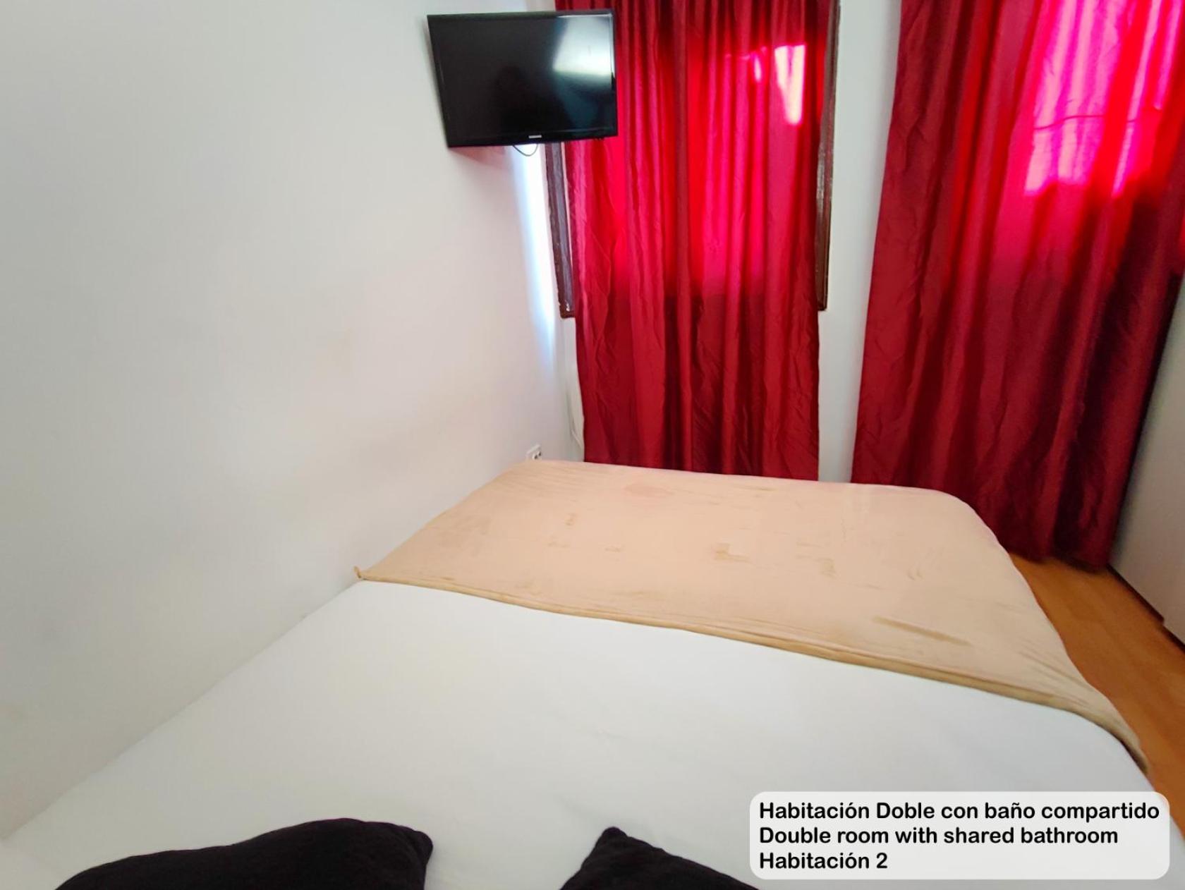 Double Room with Shared Bathroom photo 2