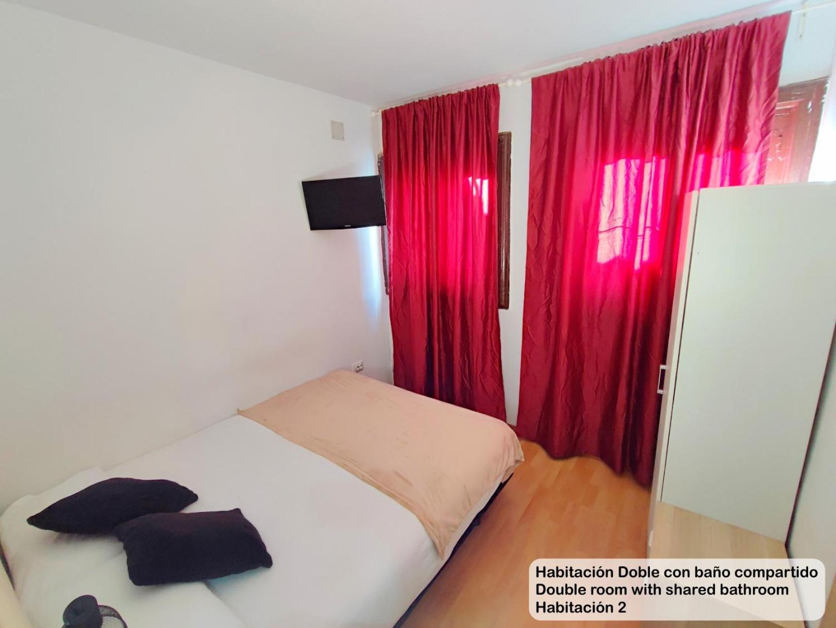 Double Room with Shared Bathroom photo 3
