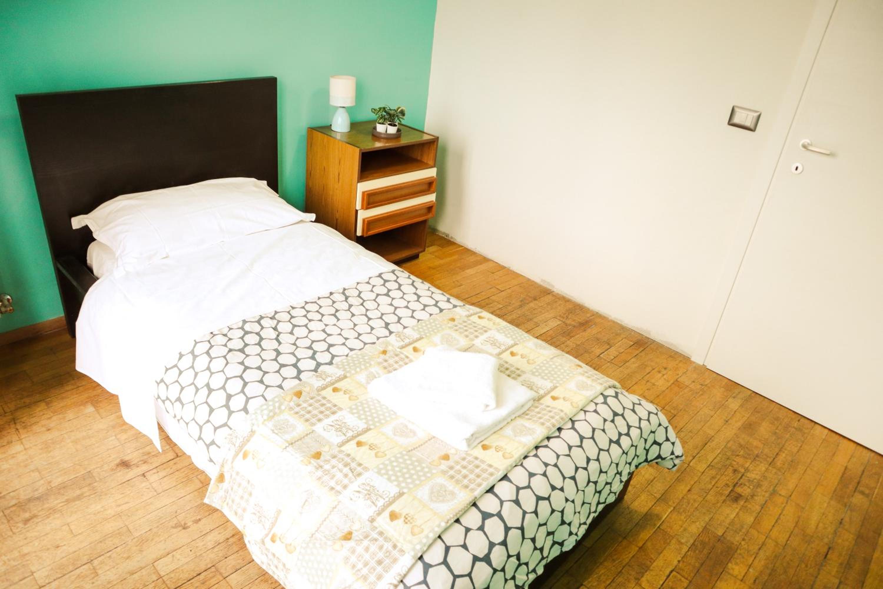 Standard Single Room With Shared Bathroom photo 3
