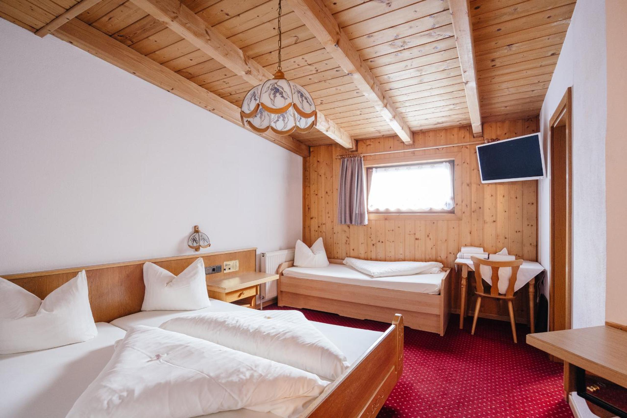 Basic Triple Room
