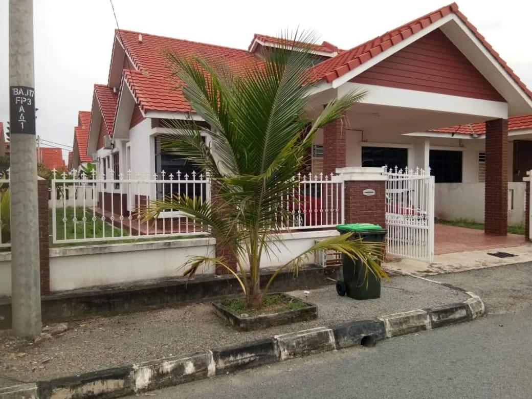 Three-Bedroom House photo 1