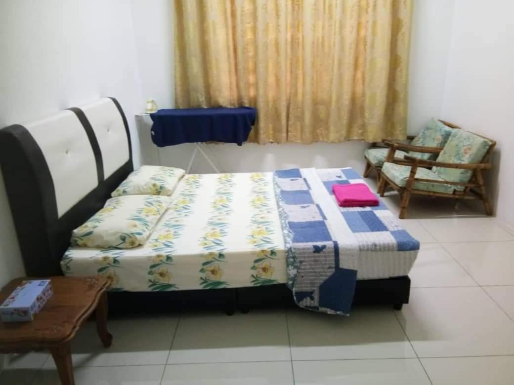 Three-Bedroom House photo 2