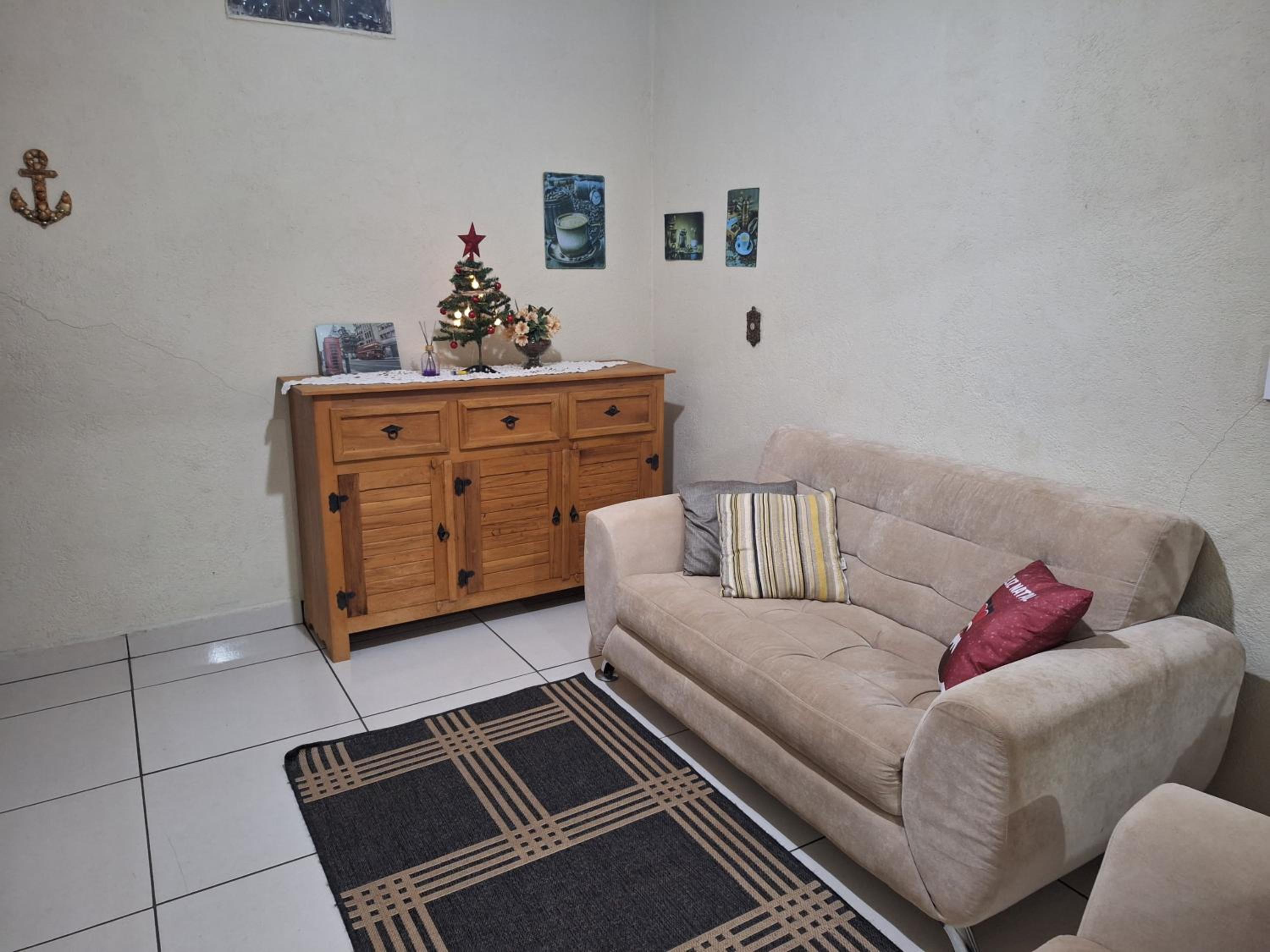 One-Bedroom House photo 1