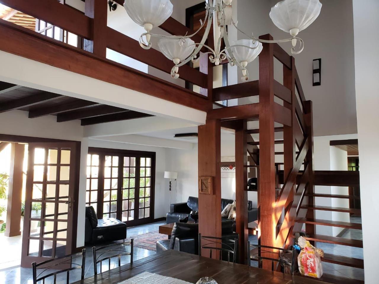 Five-Bedroom House photo 1