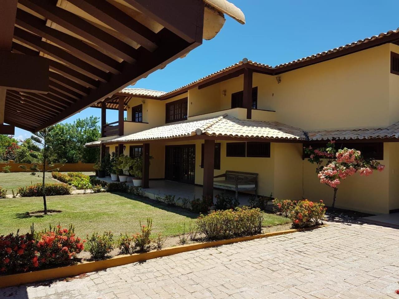 Five-Bedroom House photo 2