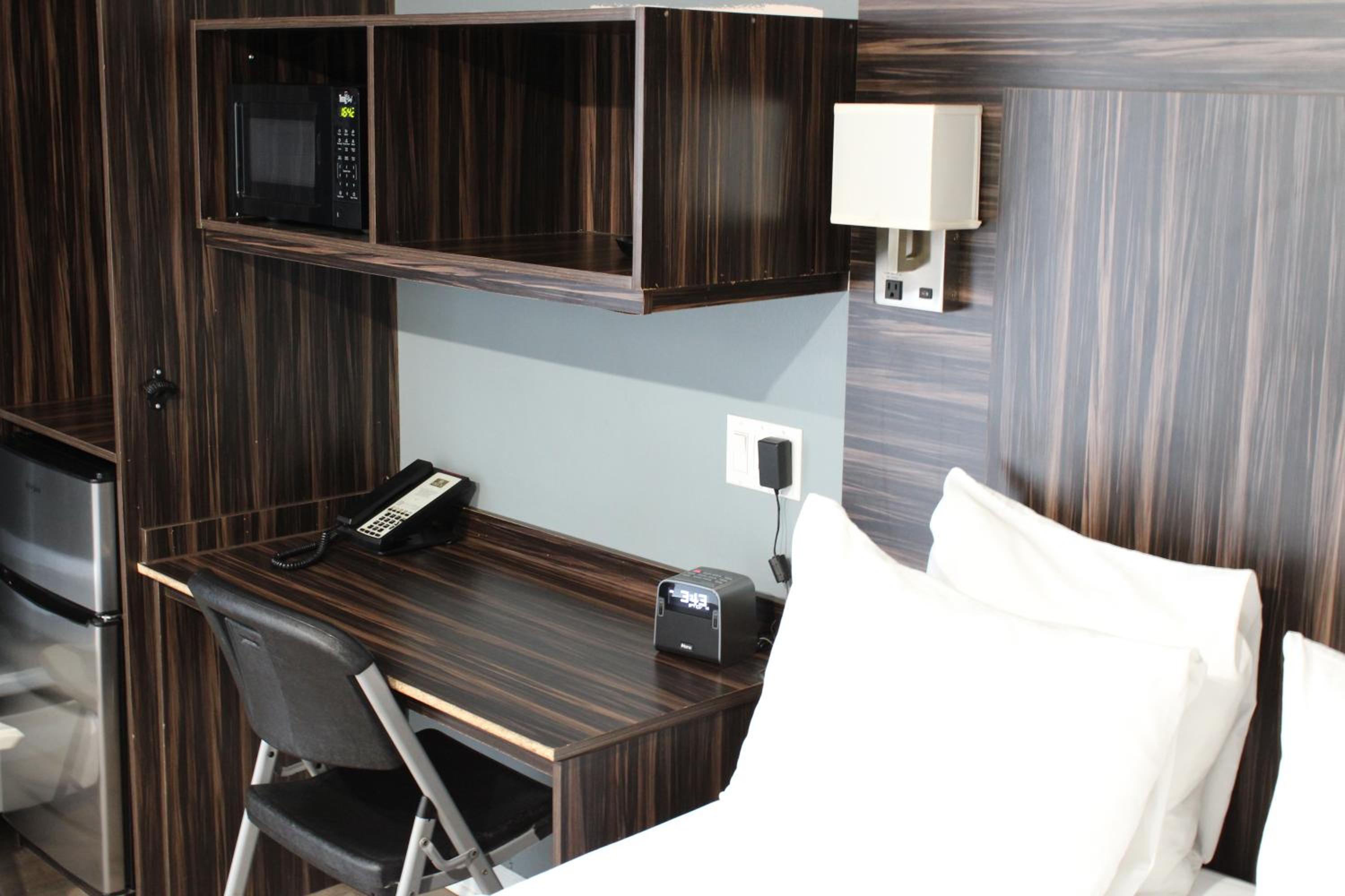 Deluxe Queen Room-Smoking photo 3