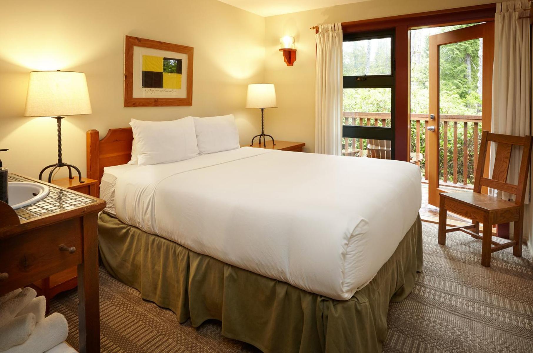 Queen Room Forest View with Balcony (Adults Only) photo 2