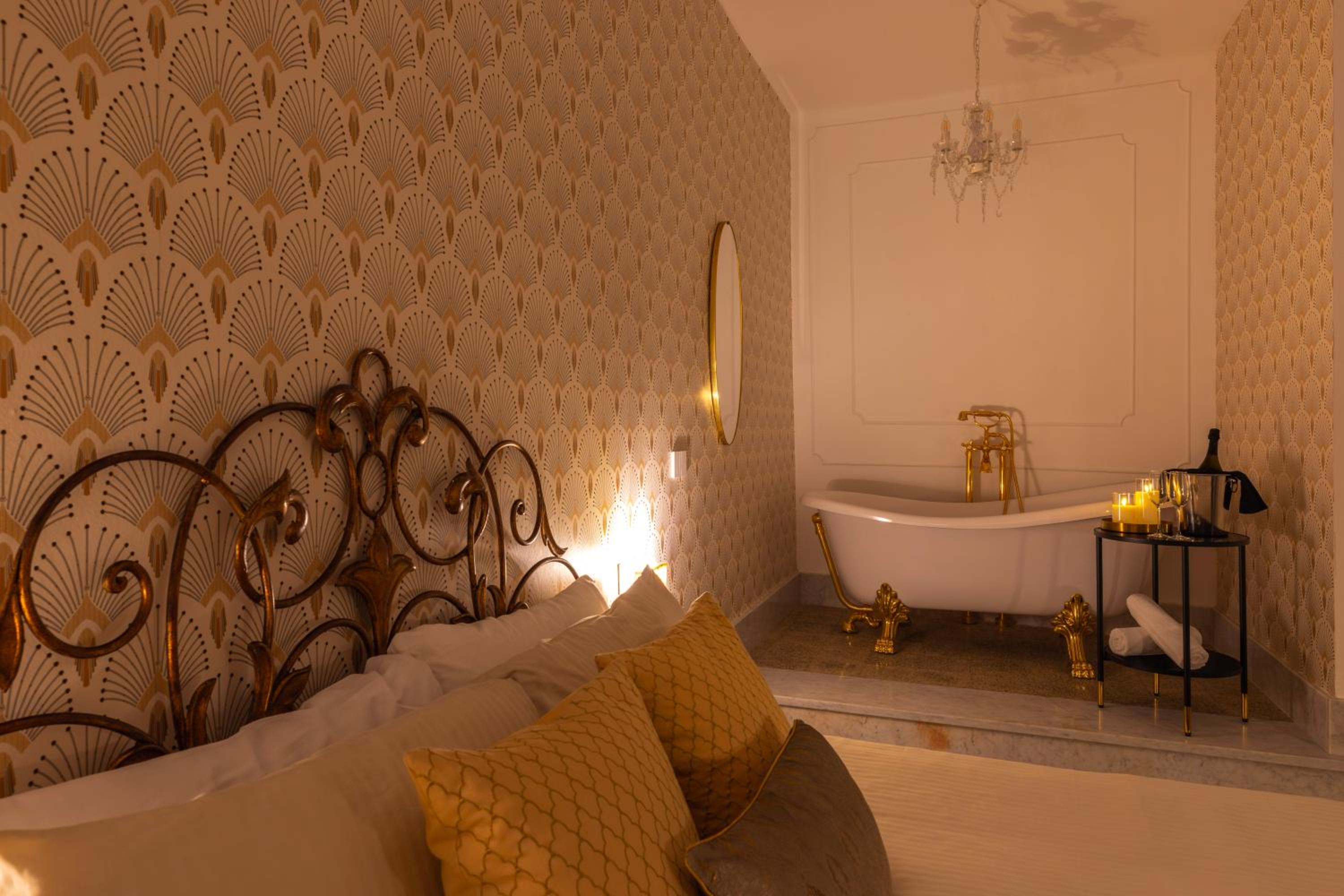 Deluxe Double Room with Bath photo 2
