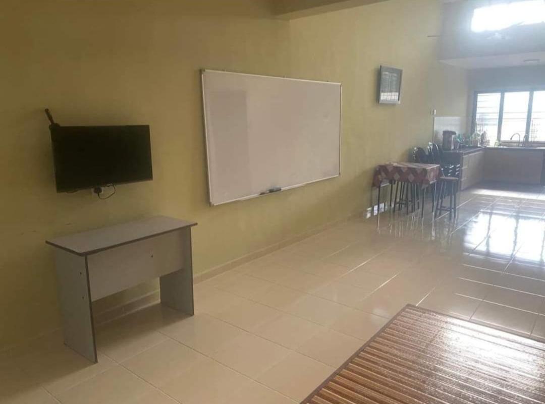 Three-Bedroom House photo 2