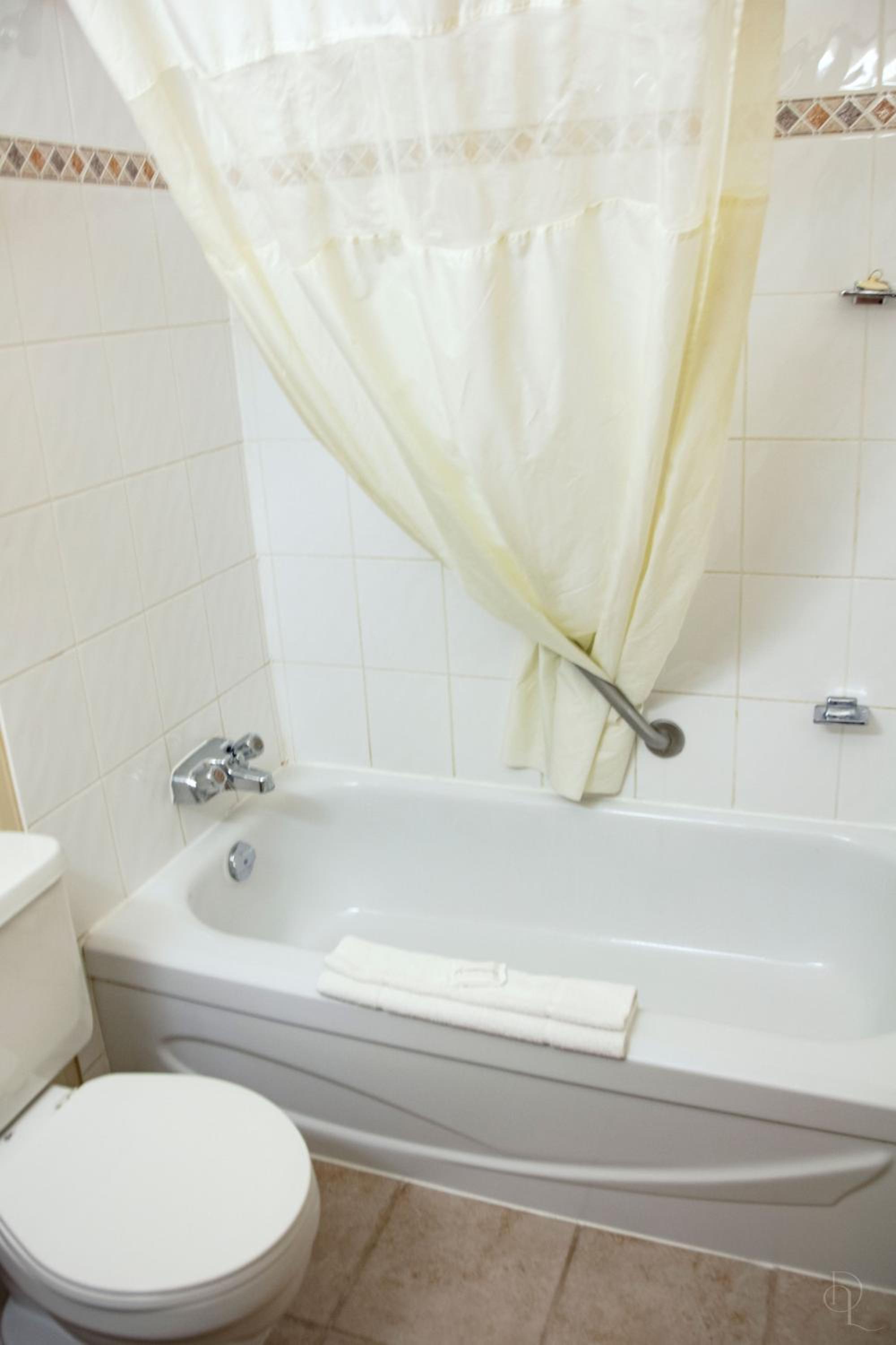Double Room with Two Double Beds - Non-Smoking photo 3