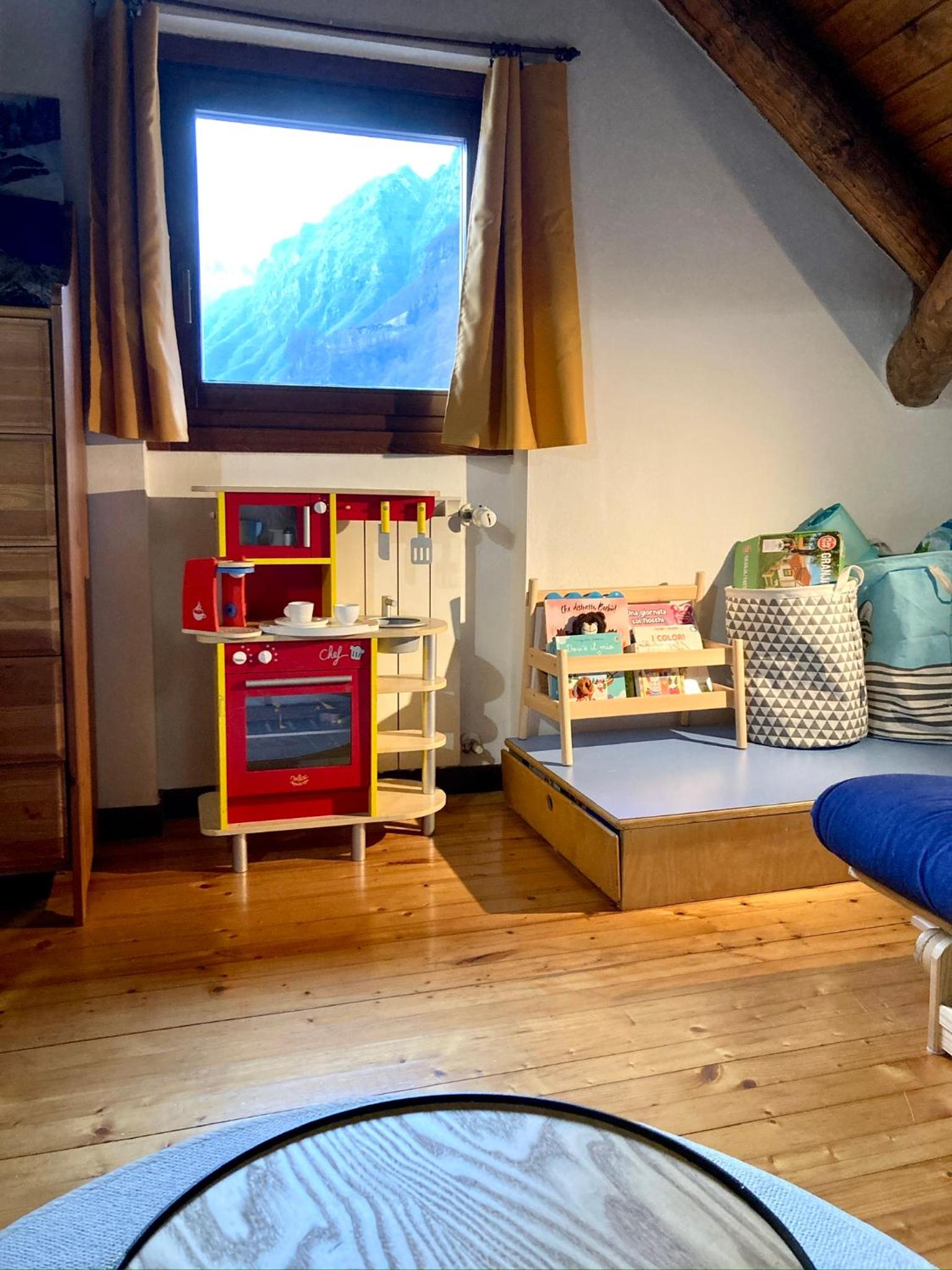 One-Bedroom Apartment photo 1