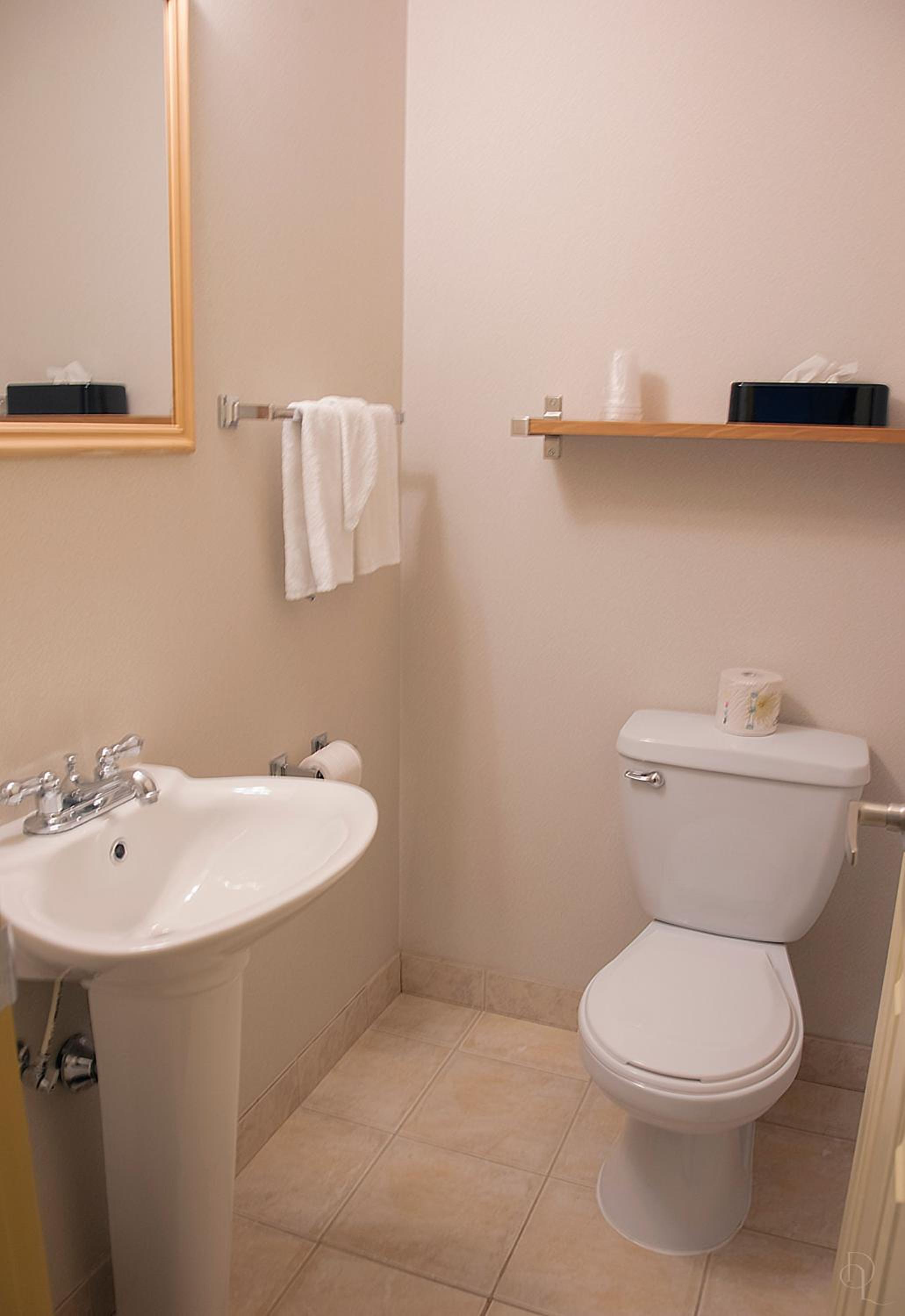 King Room - Non-Smoking photo 3