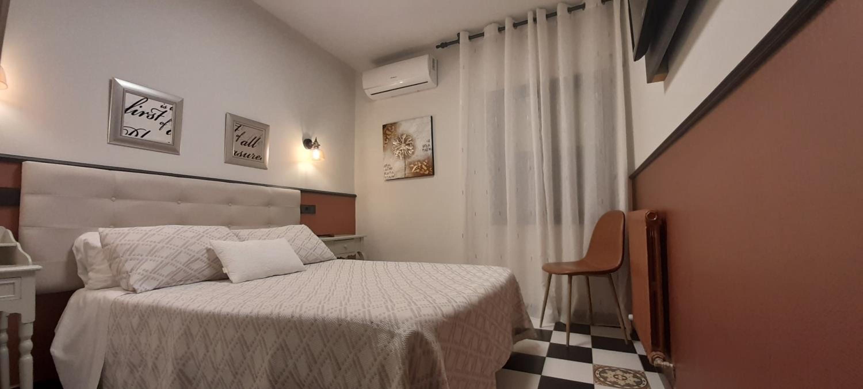 Standard Double Room - Photo 1