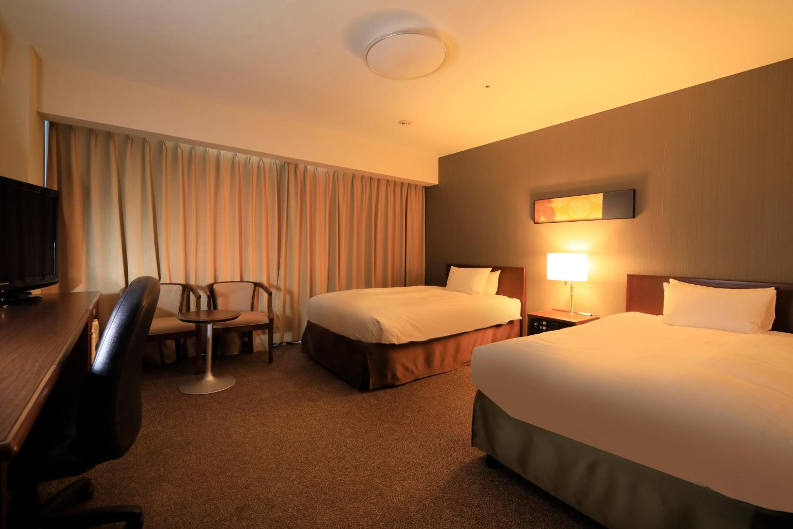Twin Room - Smoking photo 3
