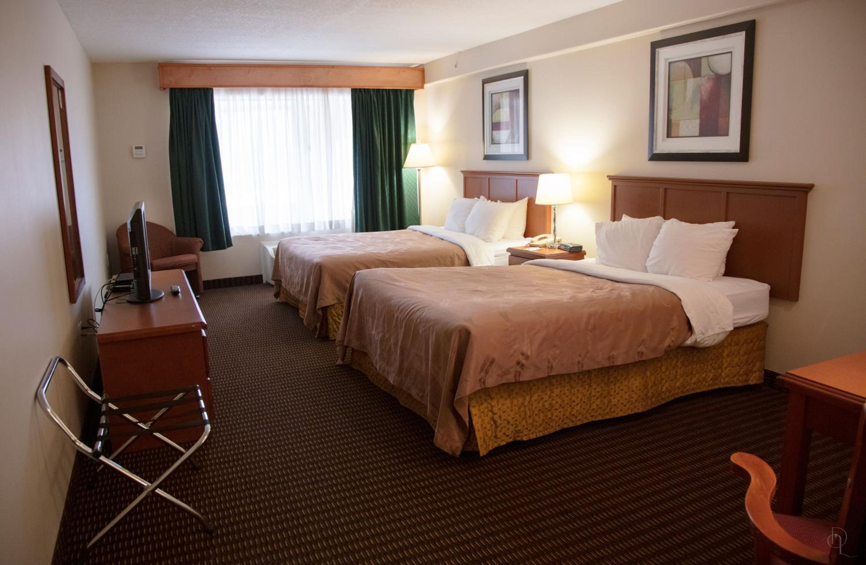 Deluxe Room with Two Queen Beds - Non-Smoking photo 3