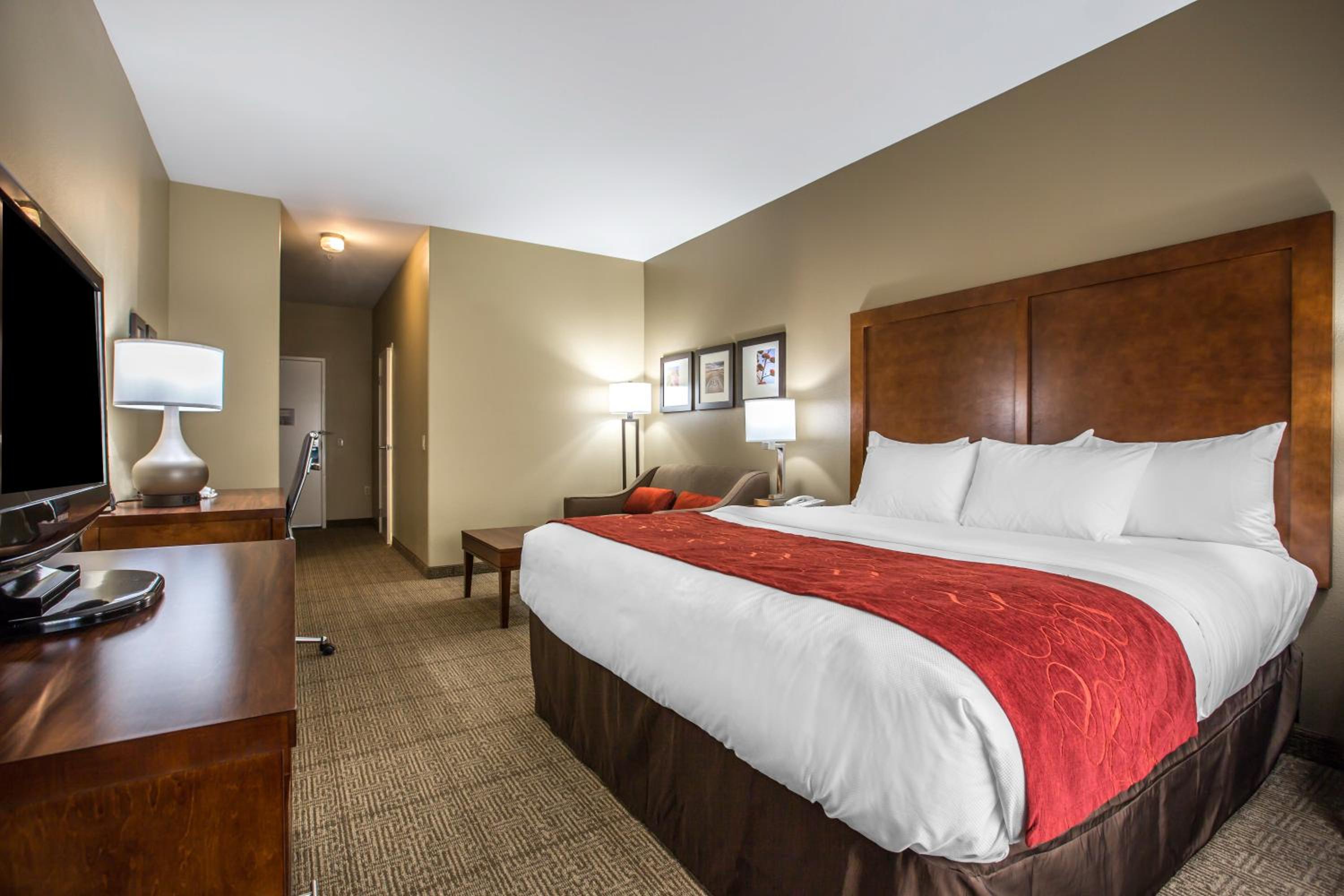 King Suite - Accessible/Non-Smoking - Photo 1