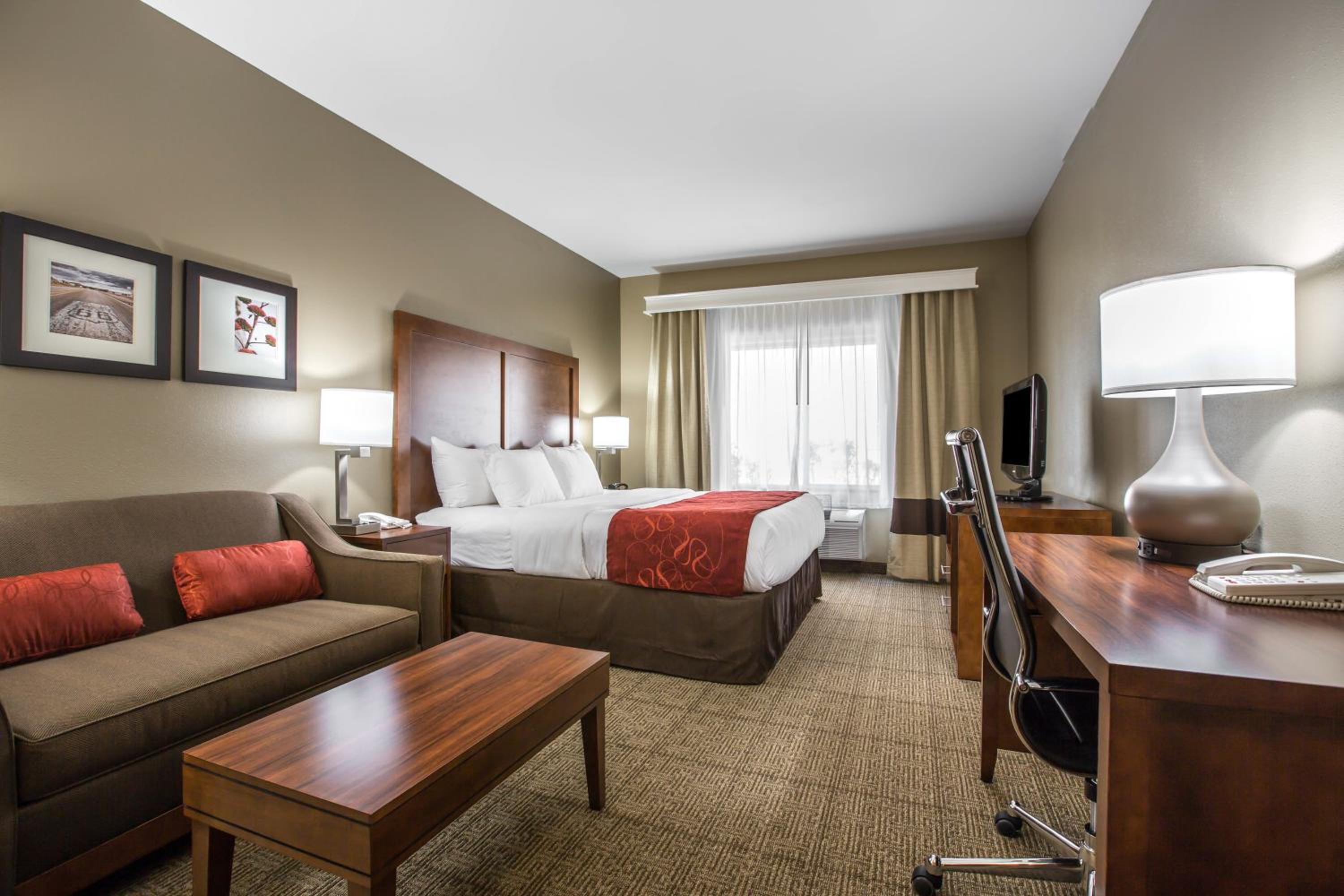 King Suite - Accessible/Non-Smoking - Photo 2