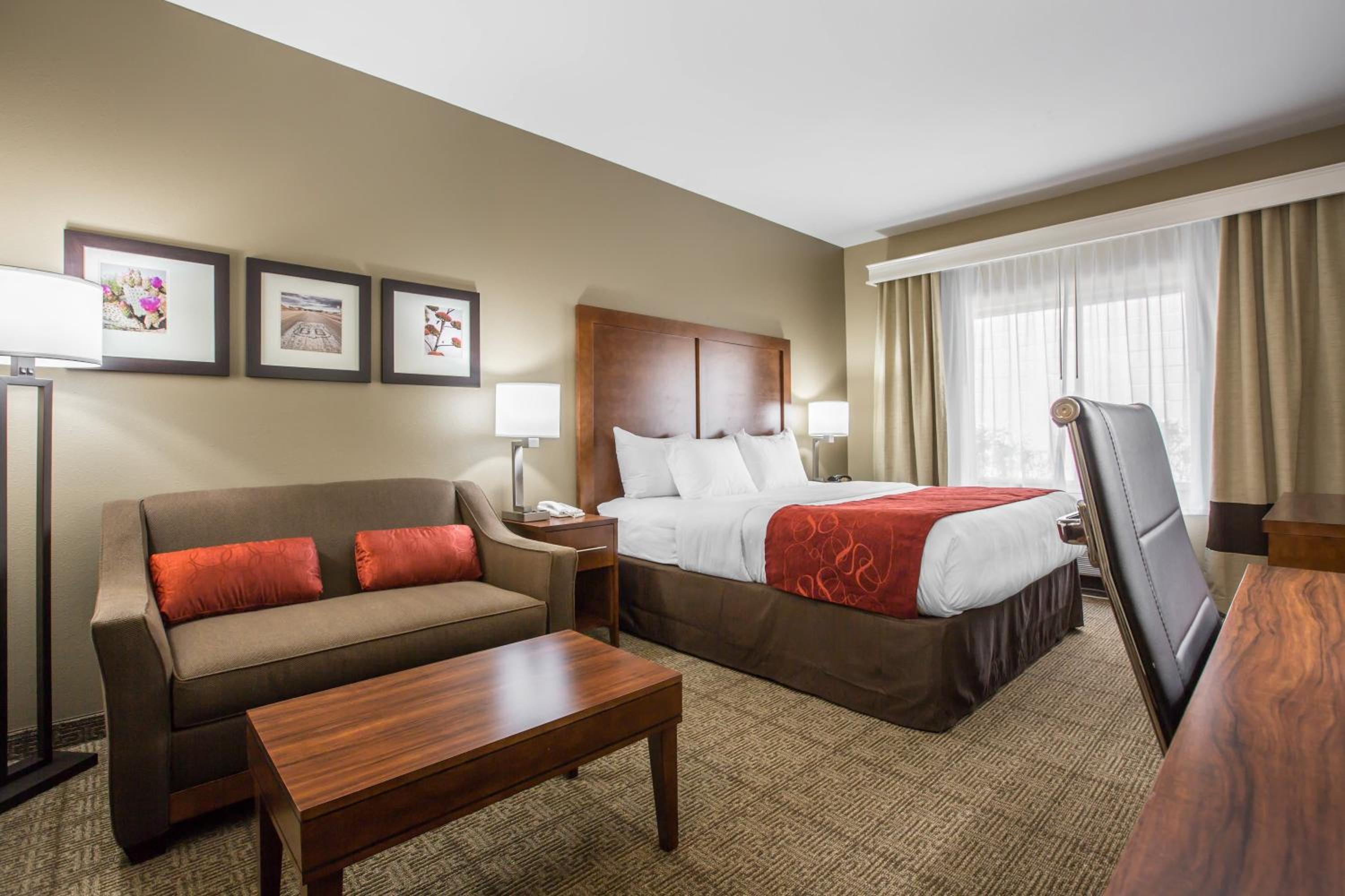 King Suite - Accessible/Non-Smoking - Photo 8