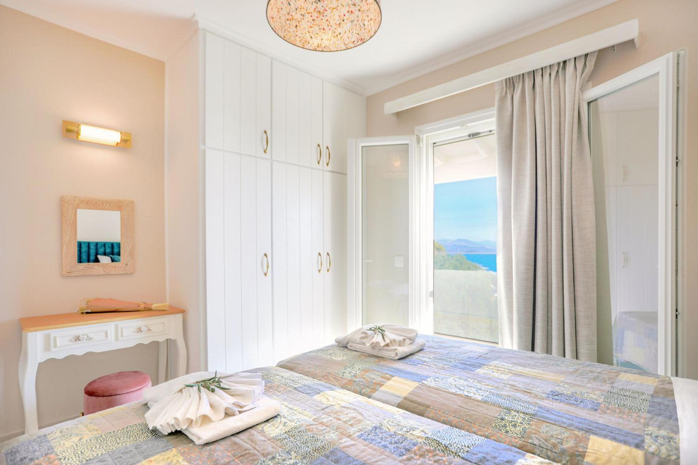 Three-Bedroom Villa photo 2
