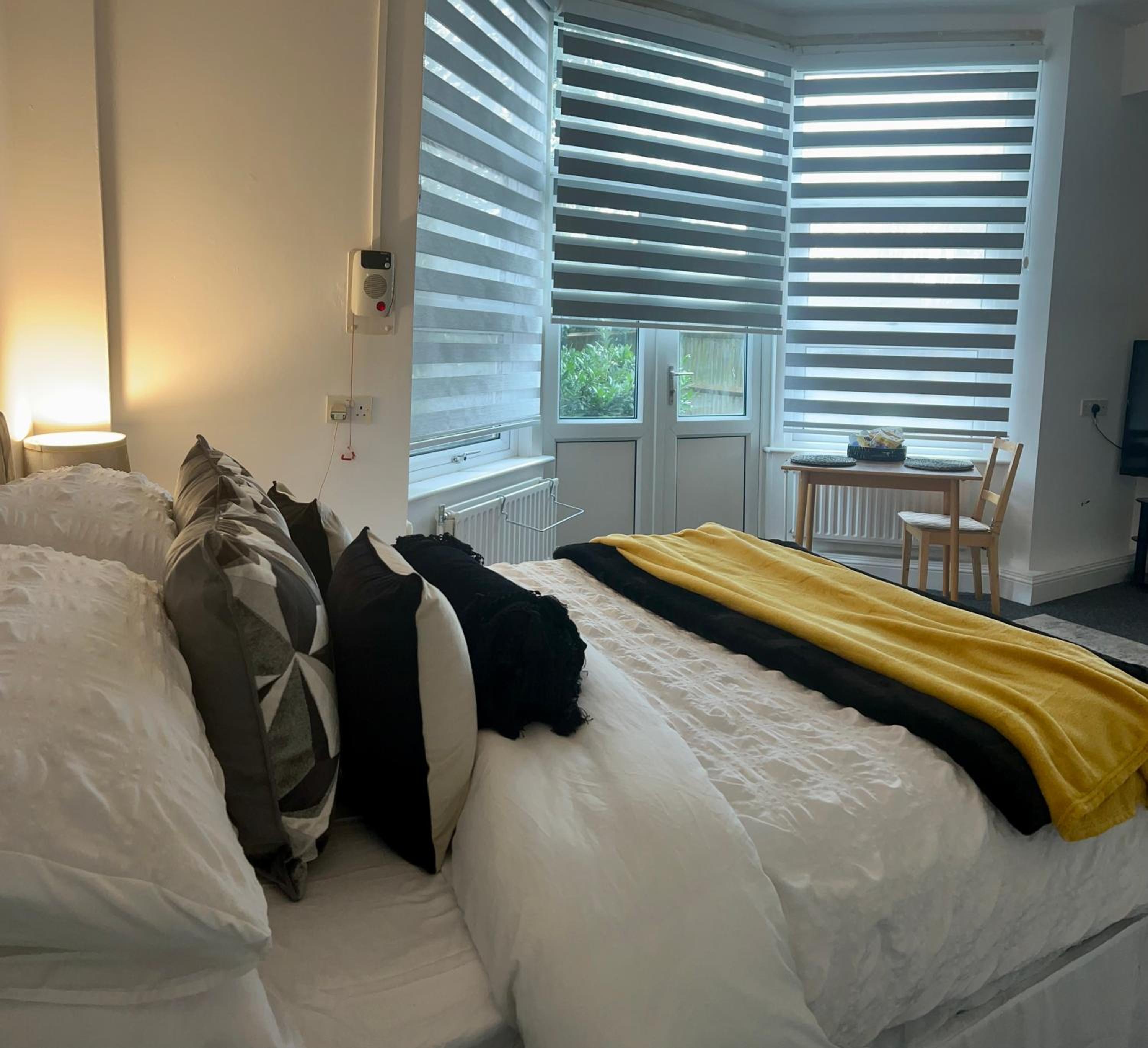 One-Bedroom Apartment photo 1