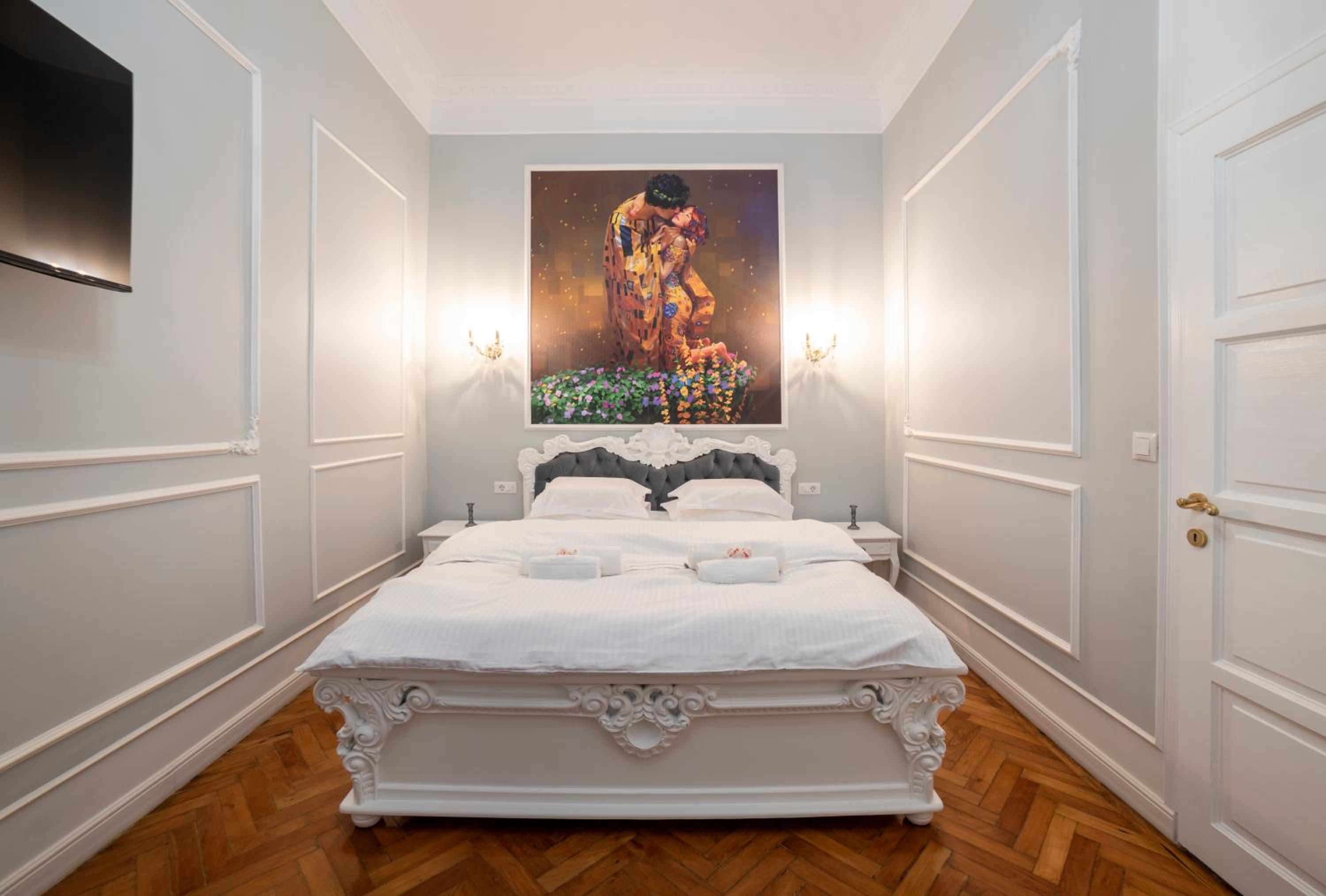 Studio Apartment photo 1