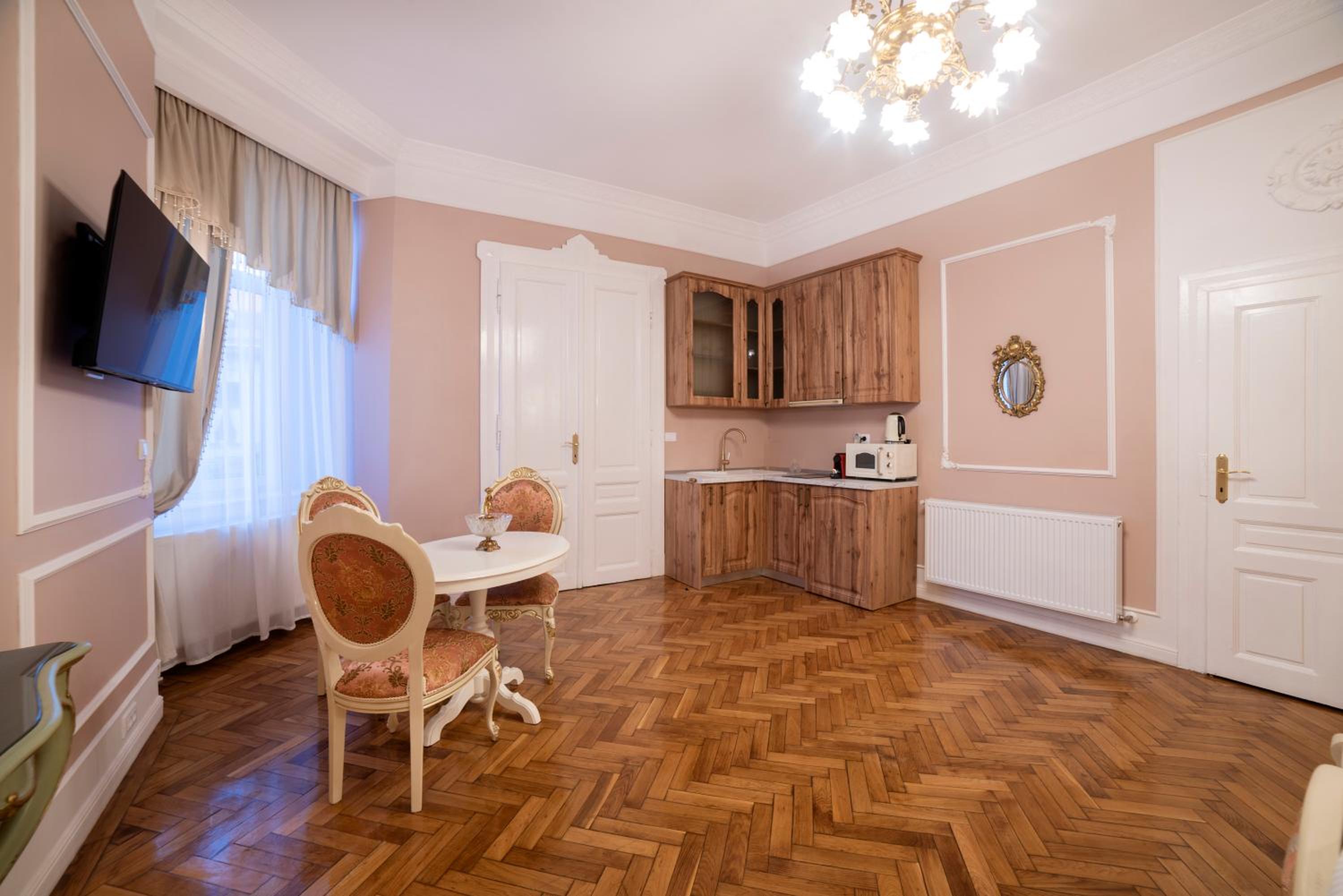 Deluxe Apartment photo 2