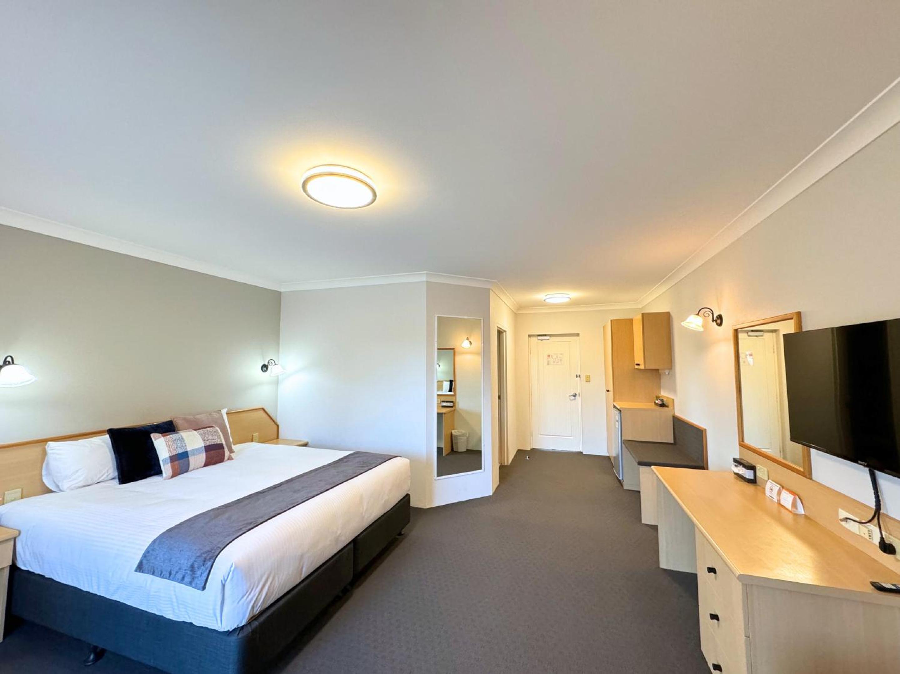 King Room with Balcony - Photo 1