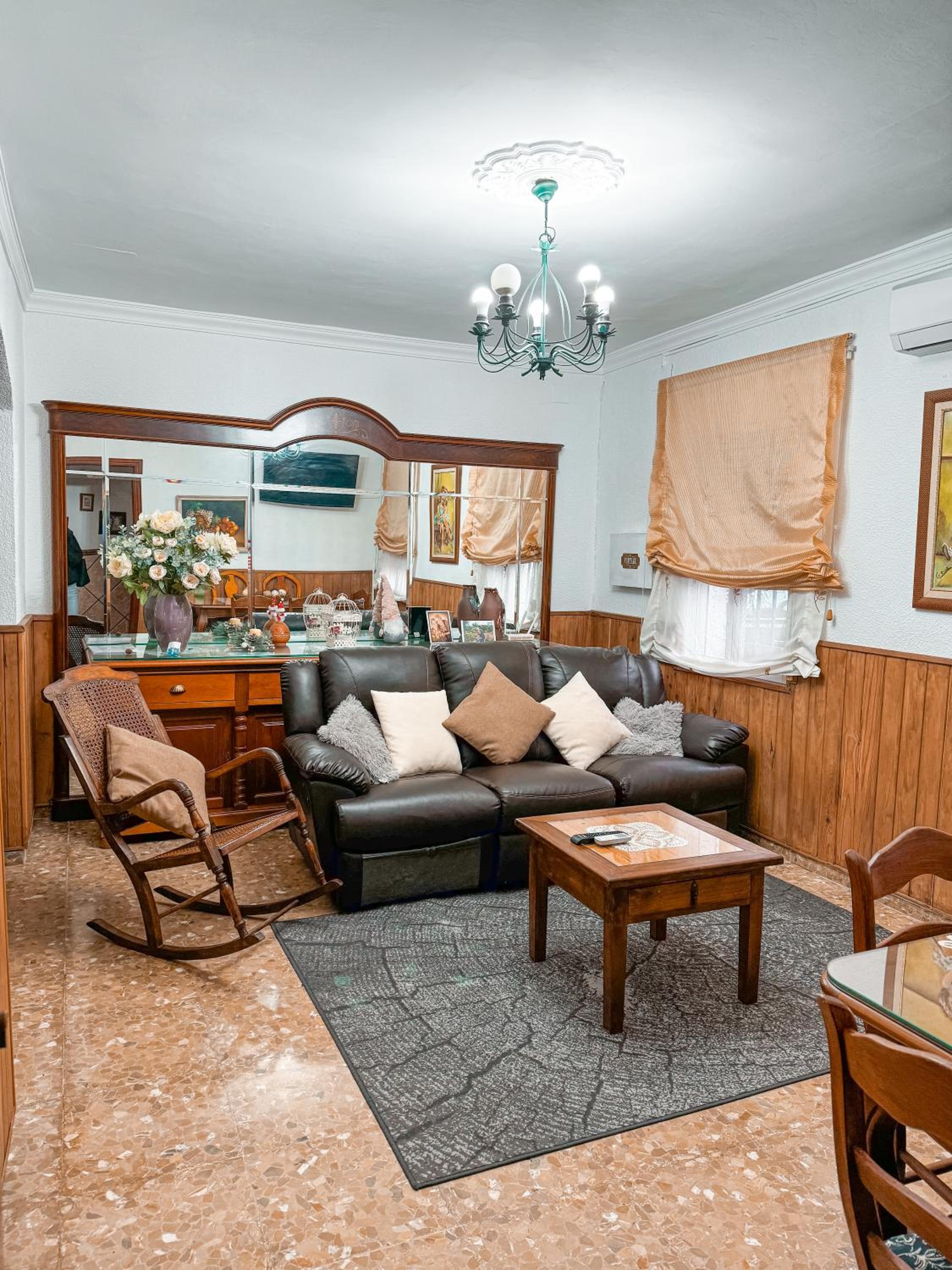 Three-Bedroom House photo 3