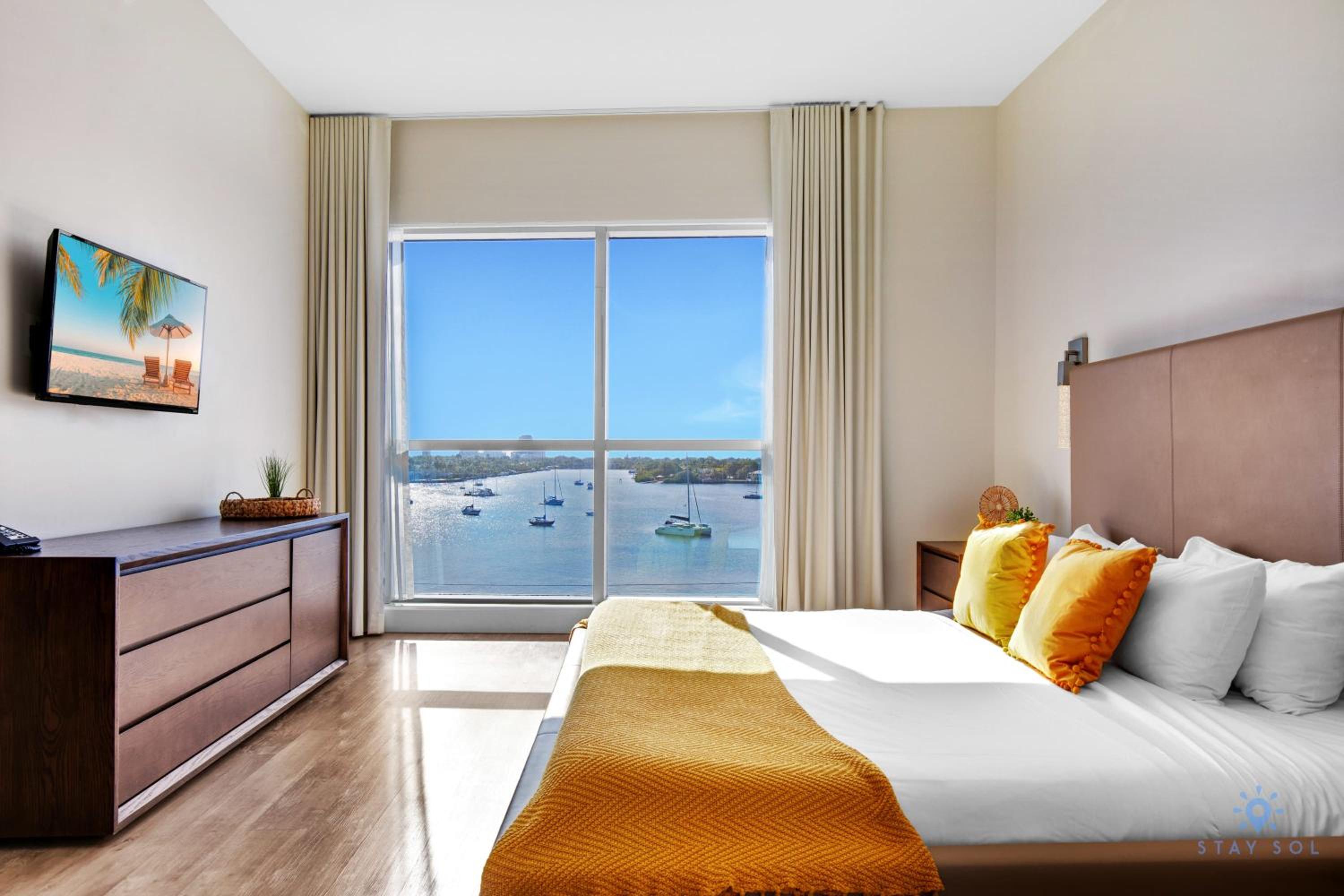 1 Bedroom Balcony Bay View