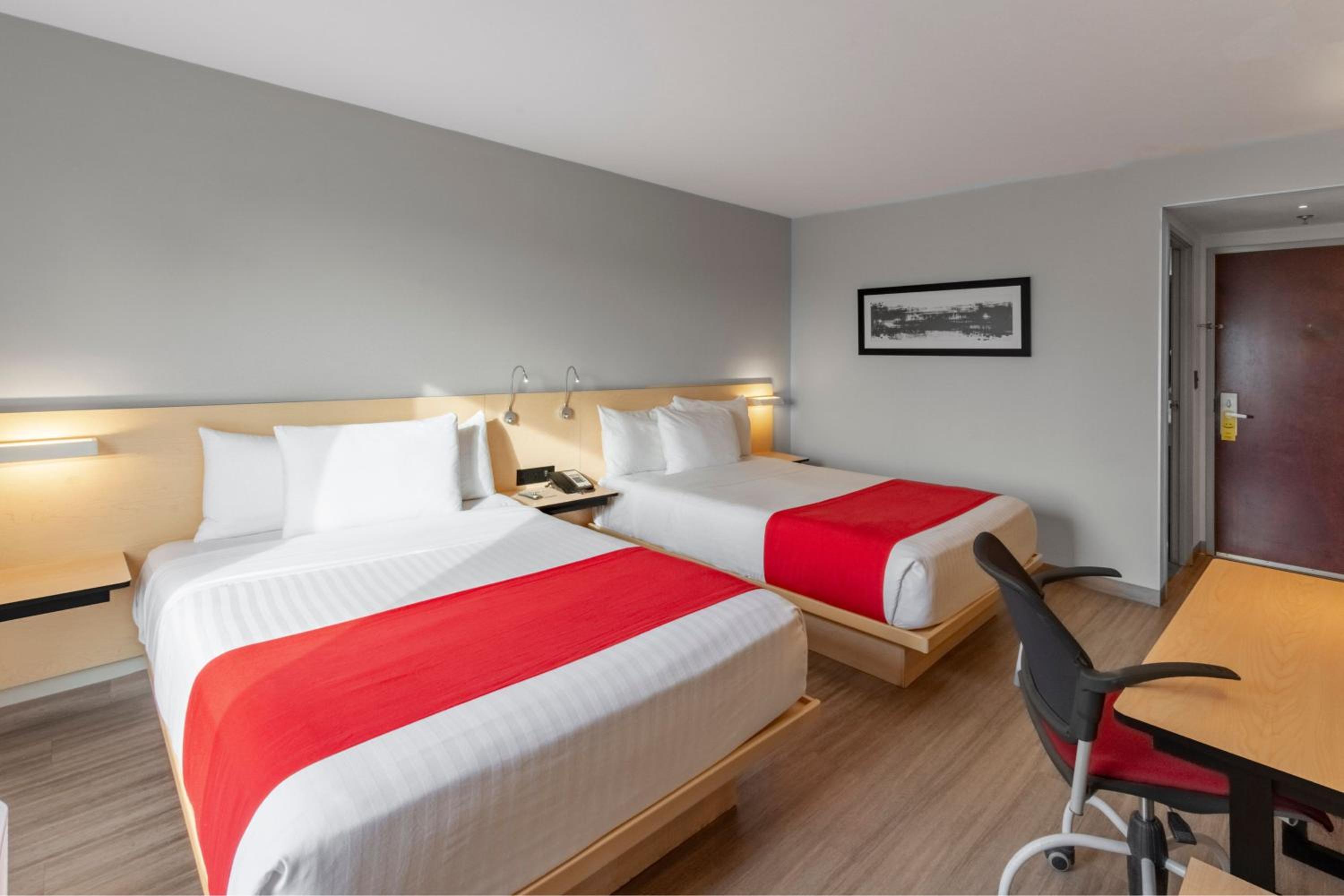 Double Room with Two Double Beds - Photo 3