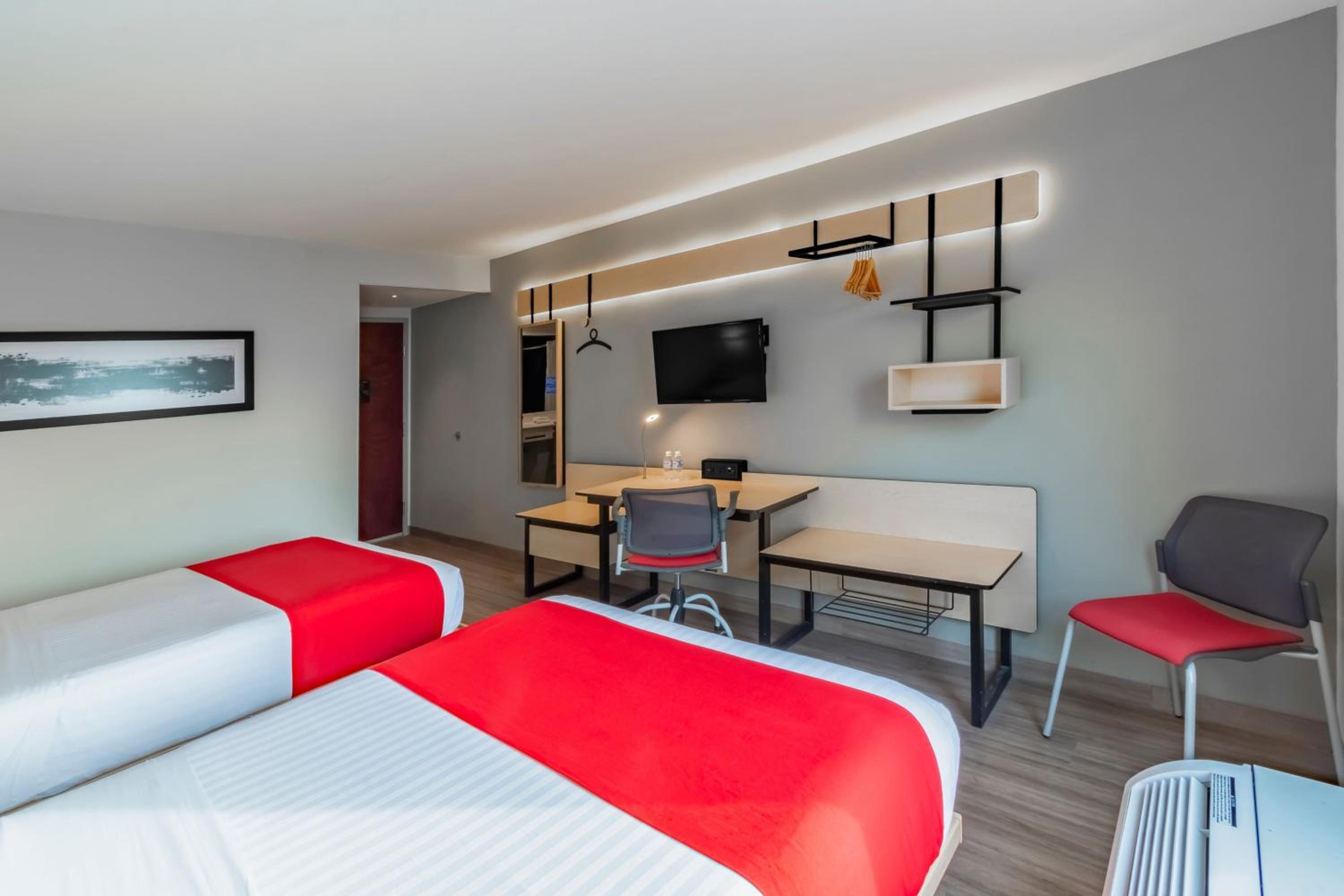 Double Room with Two Double Beds - Photo 2