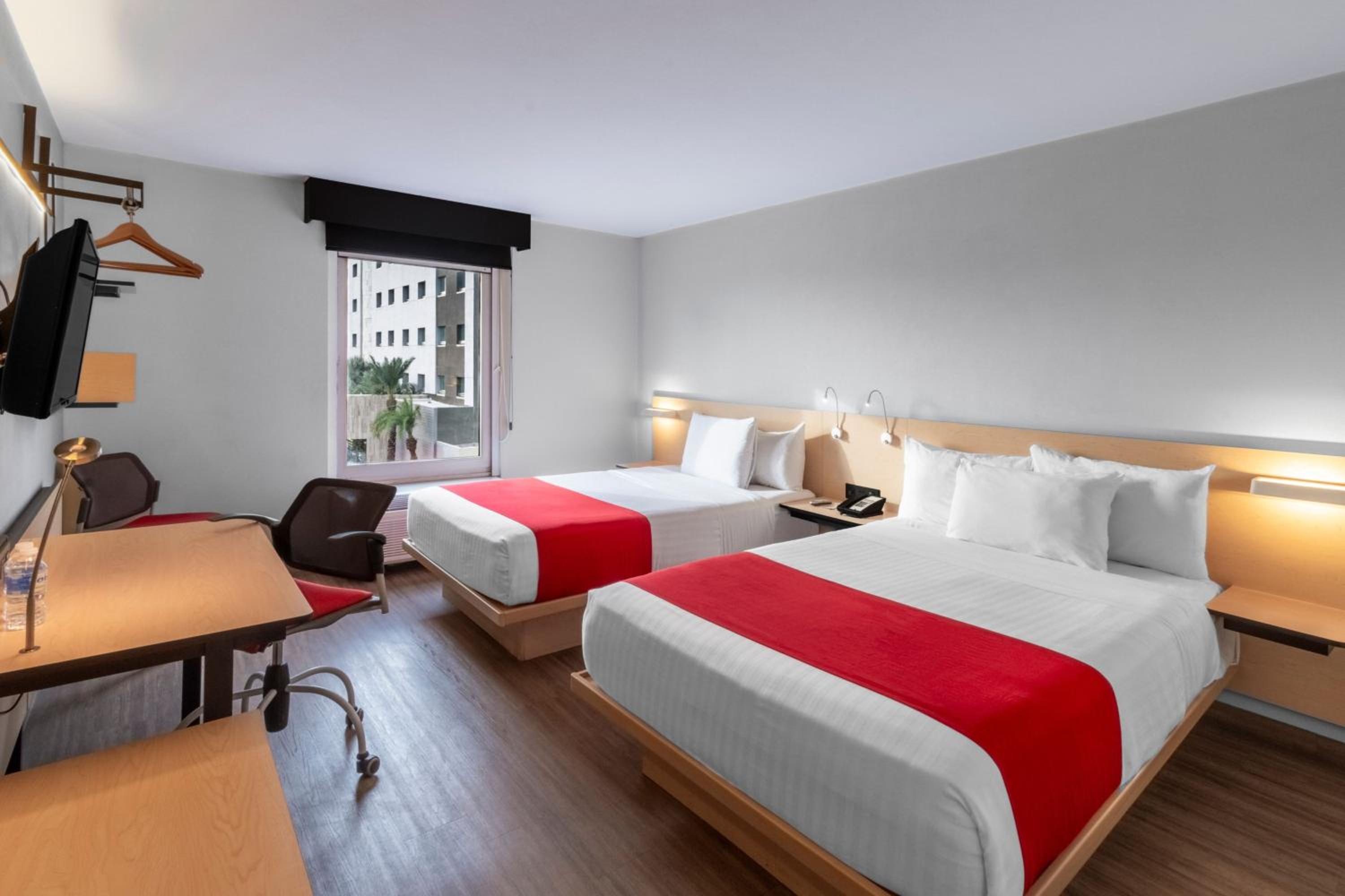 Double Room with Two Double Beds - Photo 4