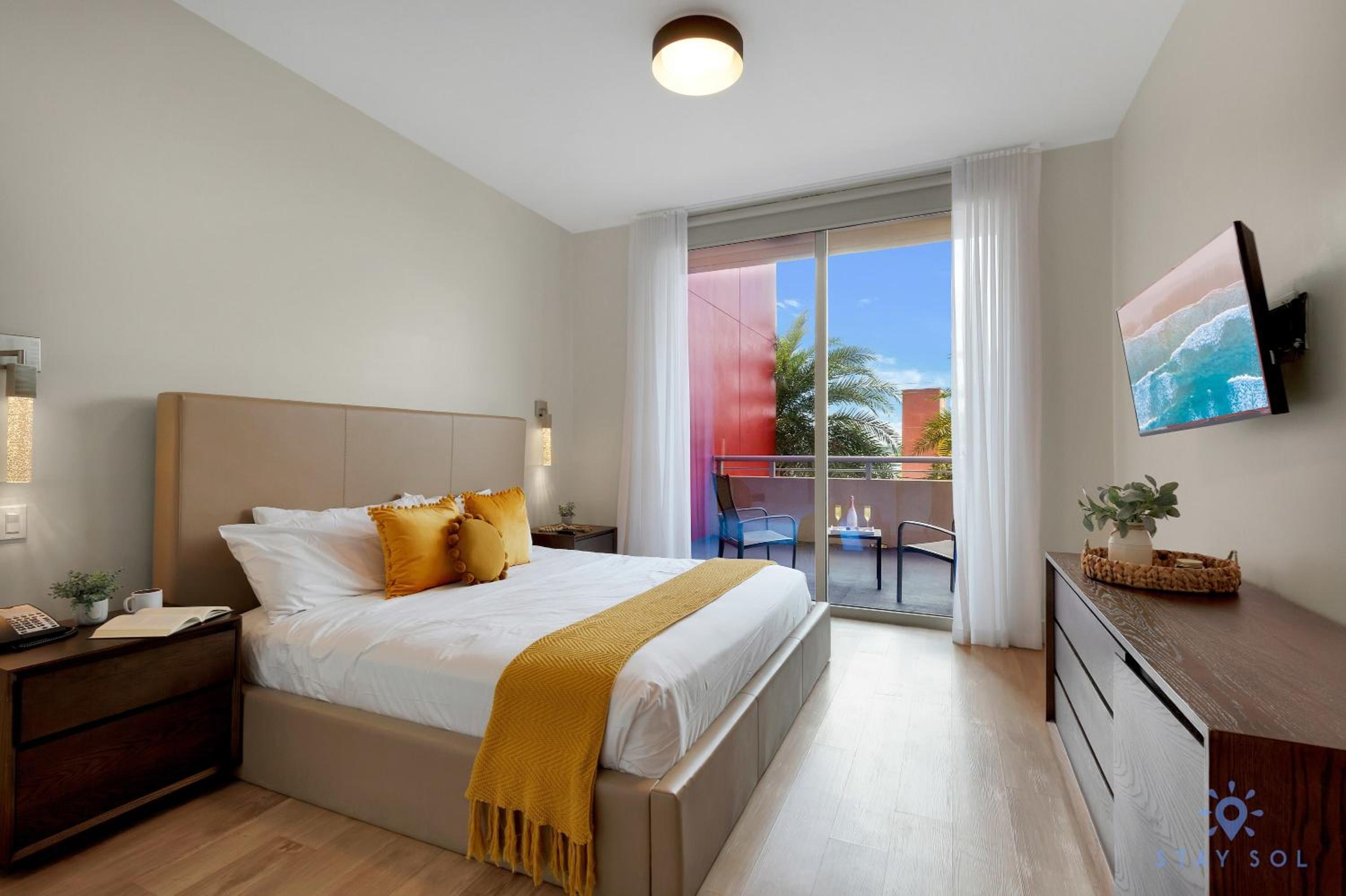 2 Bedrooms Den Terrace Bay View