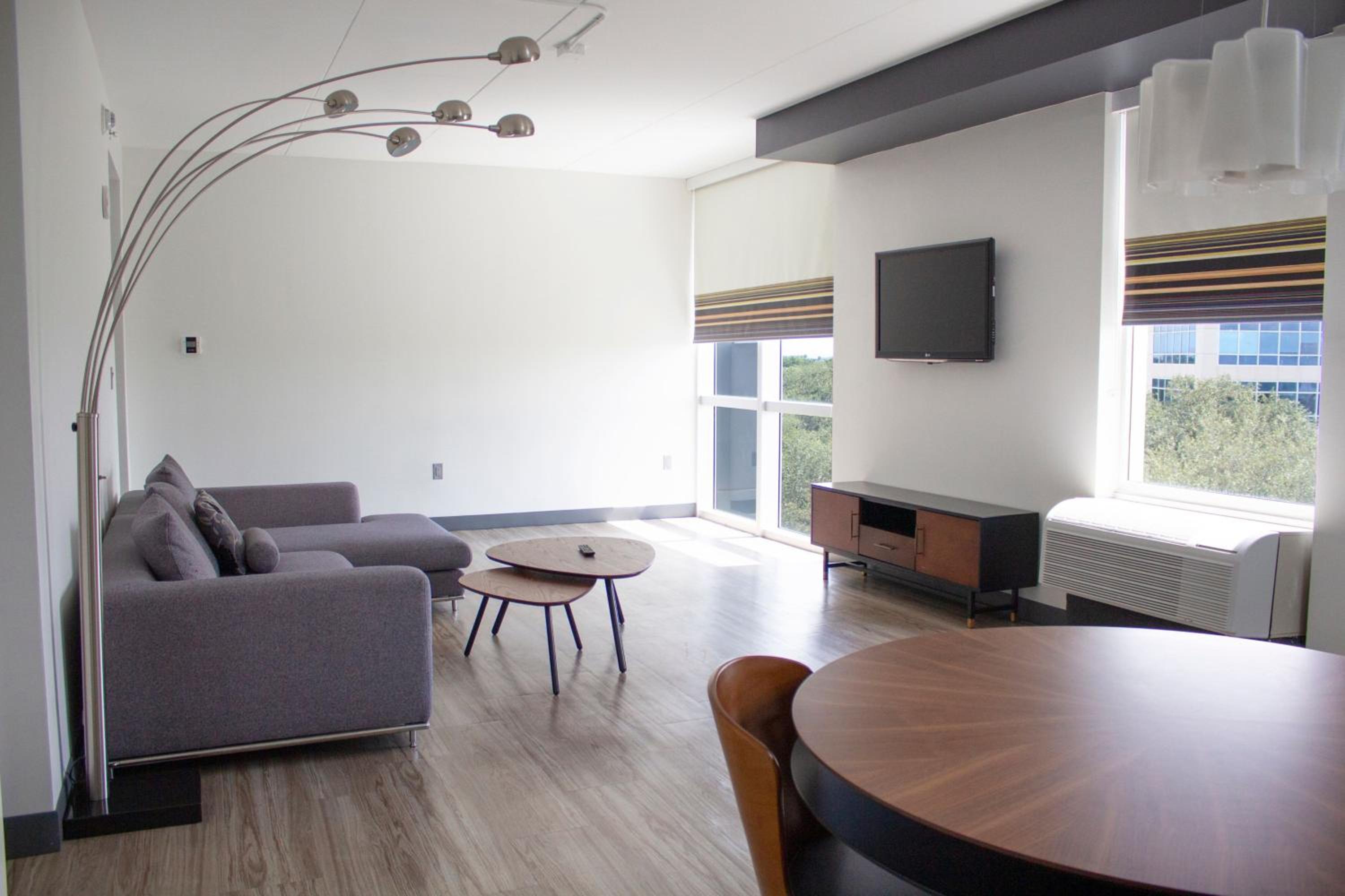 King Suite - Corner Room photo 3