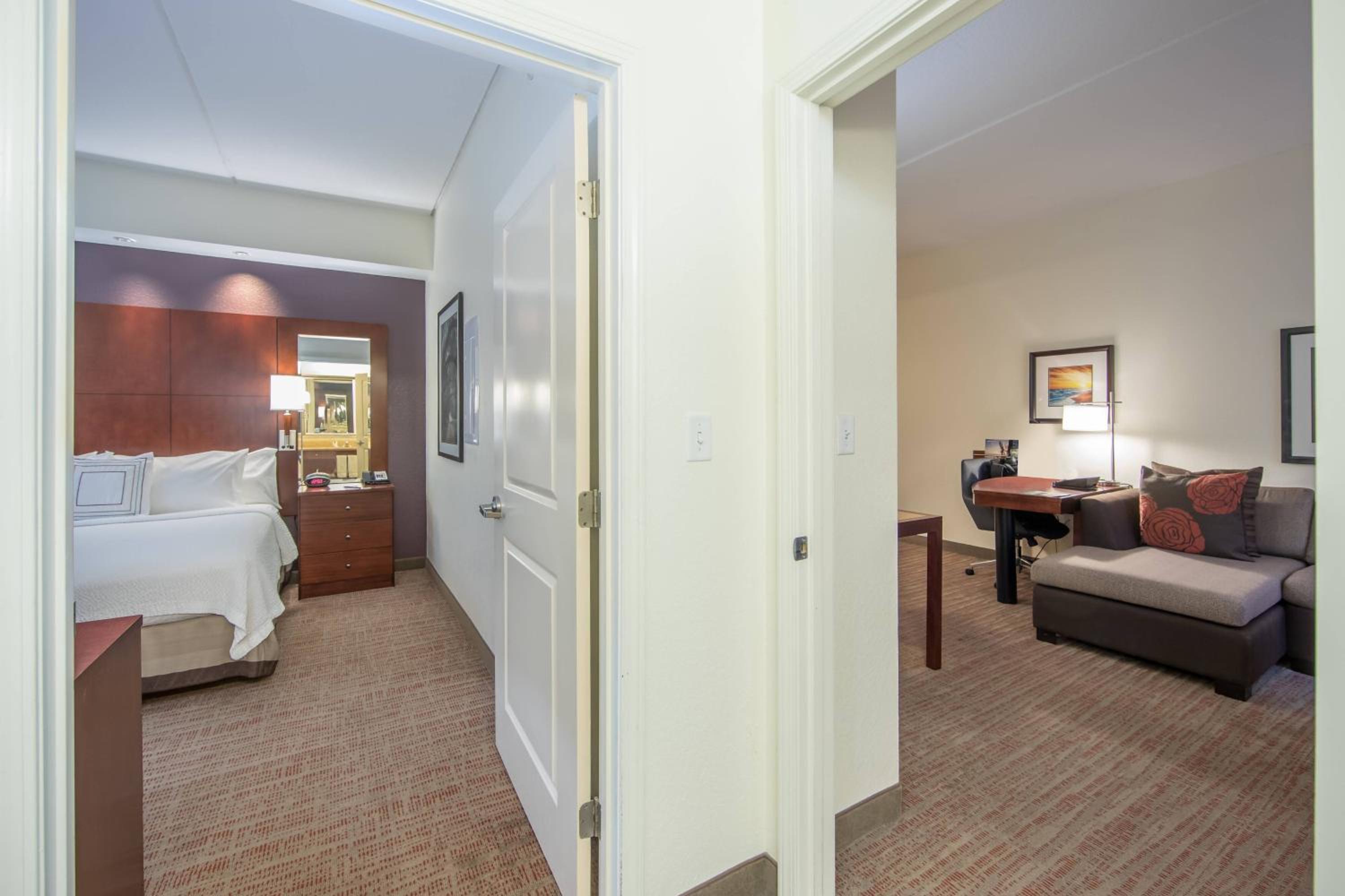 Executive Suite - Photo 5