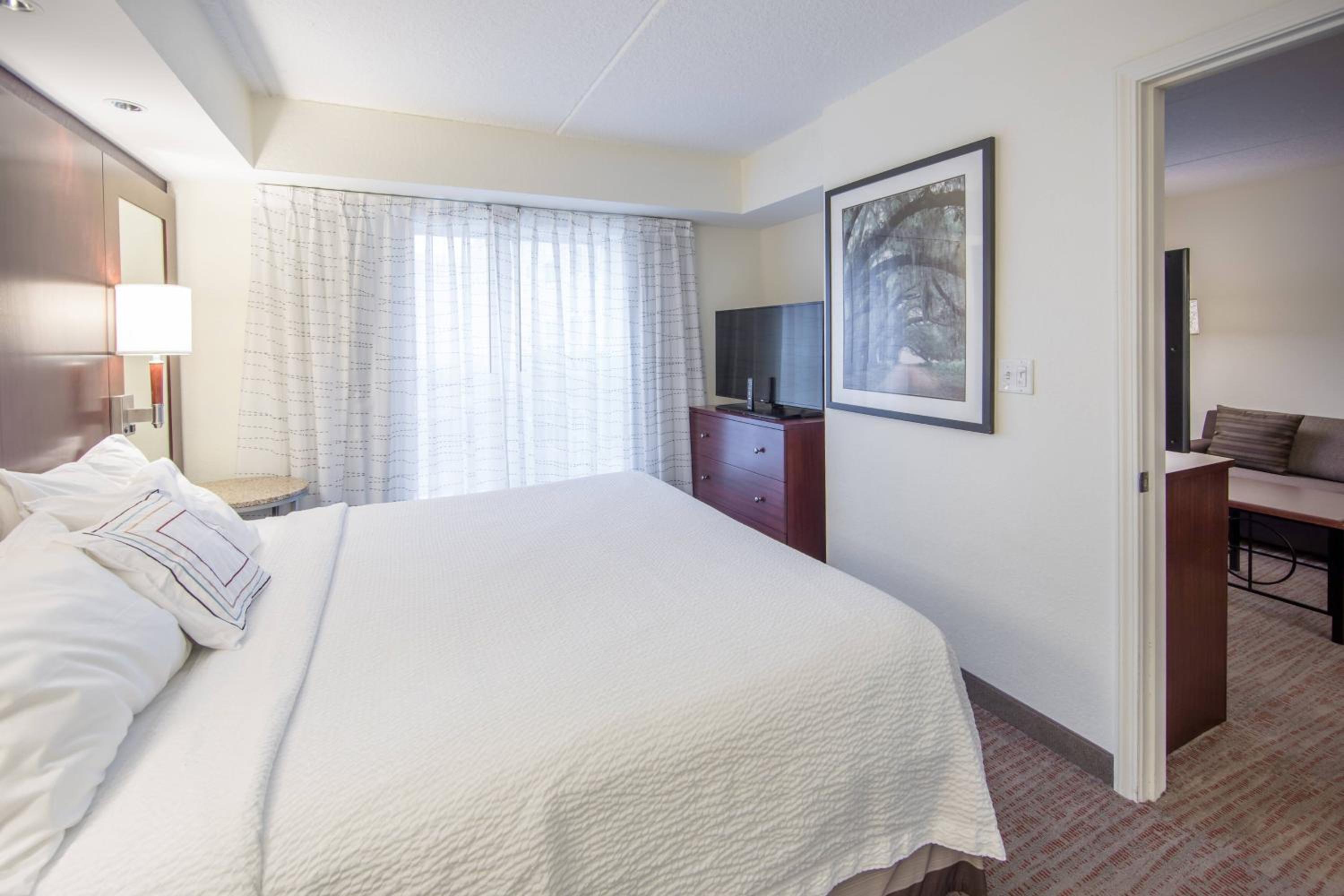 One-Bedroom King Suite with Sofa Bed - Photo 2