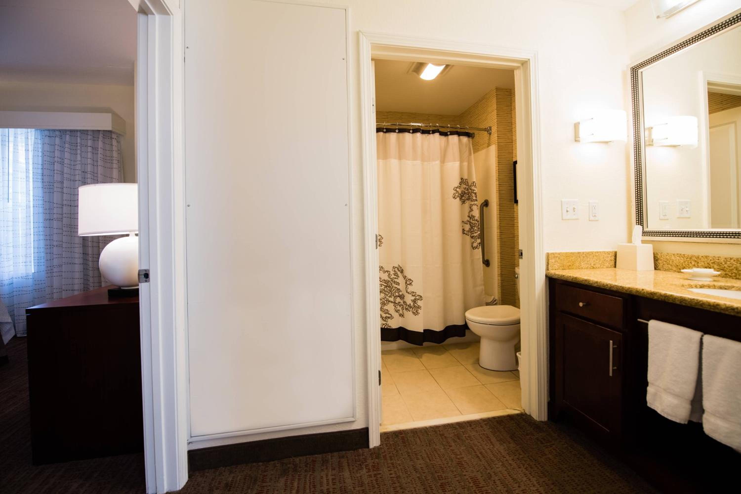 Executive Suite - Photo 2